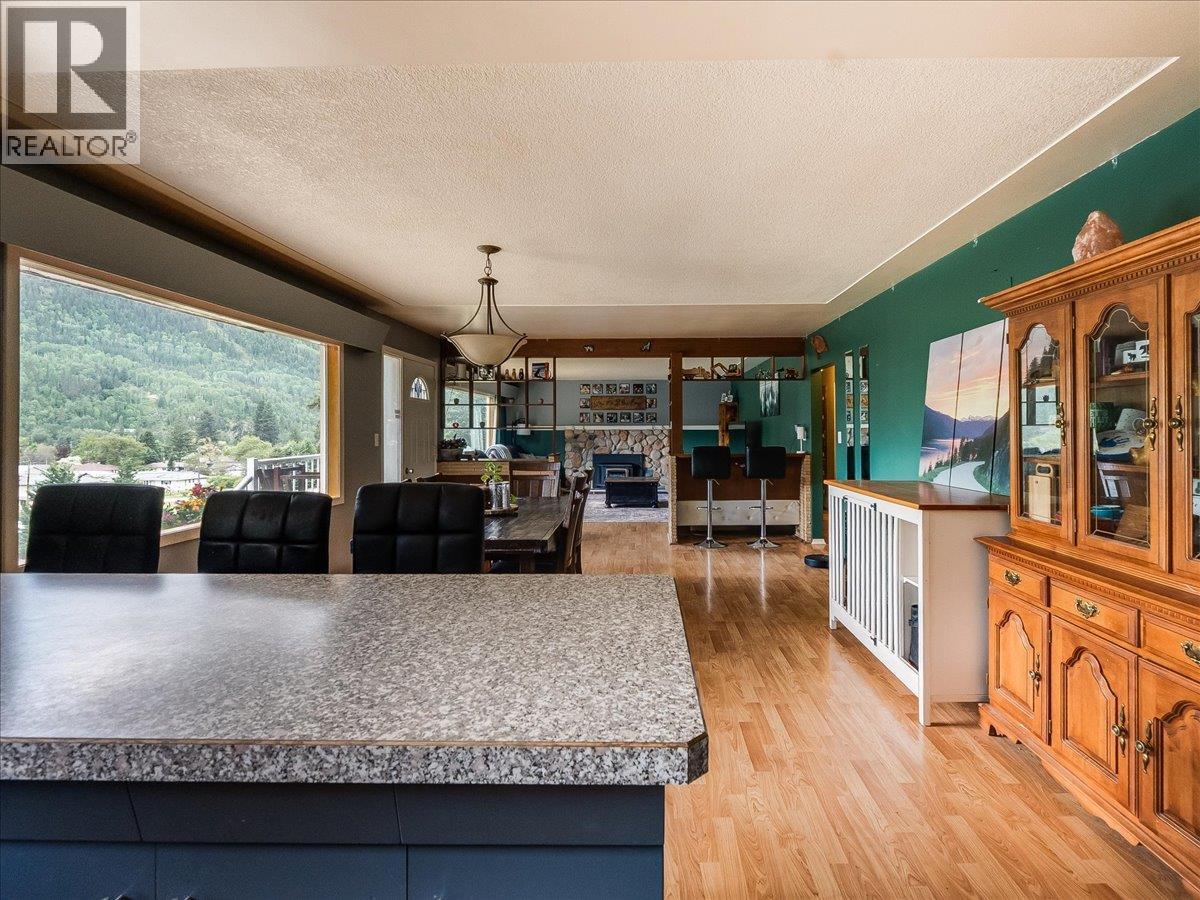 2927 Upper Levels Road, Robson, British Columbia V0G 1X0 - Photo 46 - 10387650