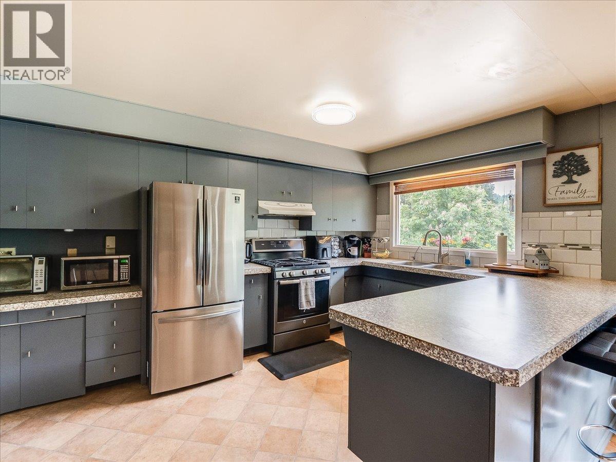 2927 Upper Levels Road, Robson, British Columbia V0G 1X0 - Photo 43 - 10387650