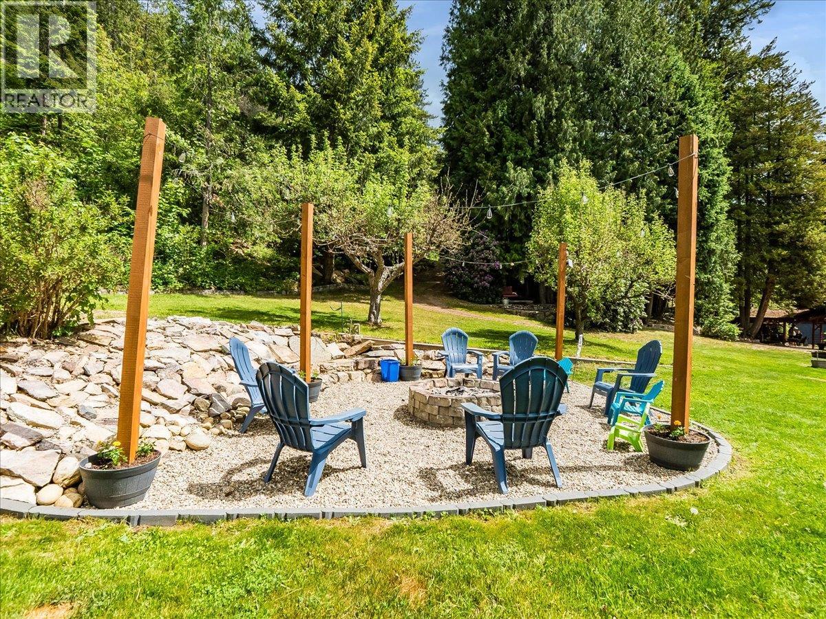 2927 Upper Levels Road, Robson, British Columbia V0G 1X0 - Photo 13 - 10387650