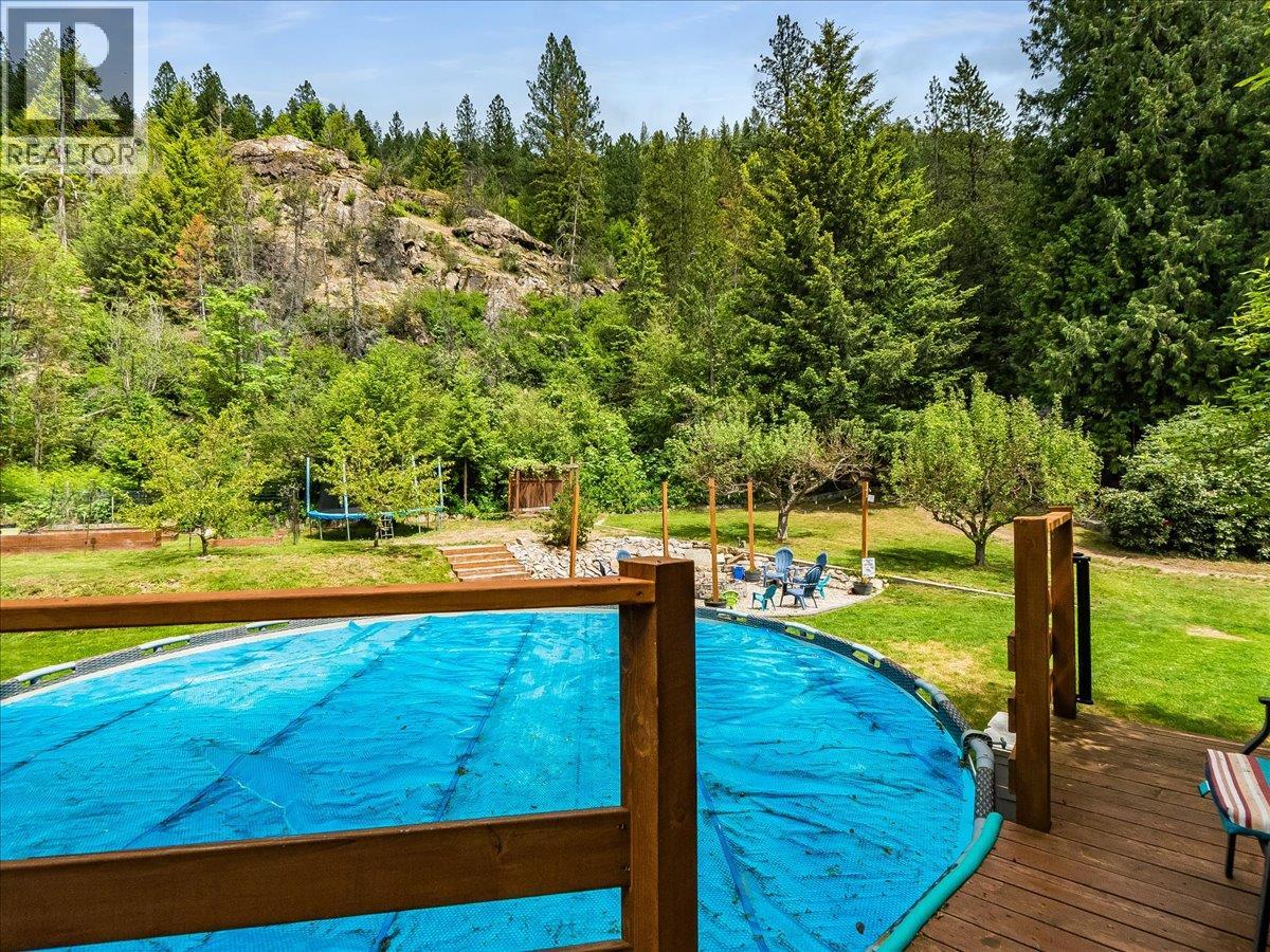 2927 Upper Levels Road, Robson, British Columbia V0G 1X0 - Photo 9 - 10387650
