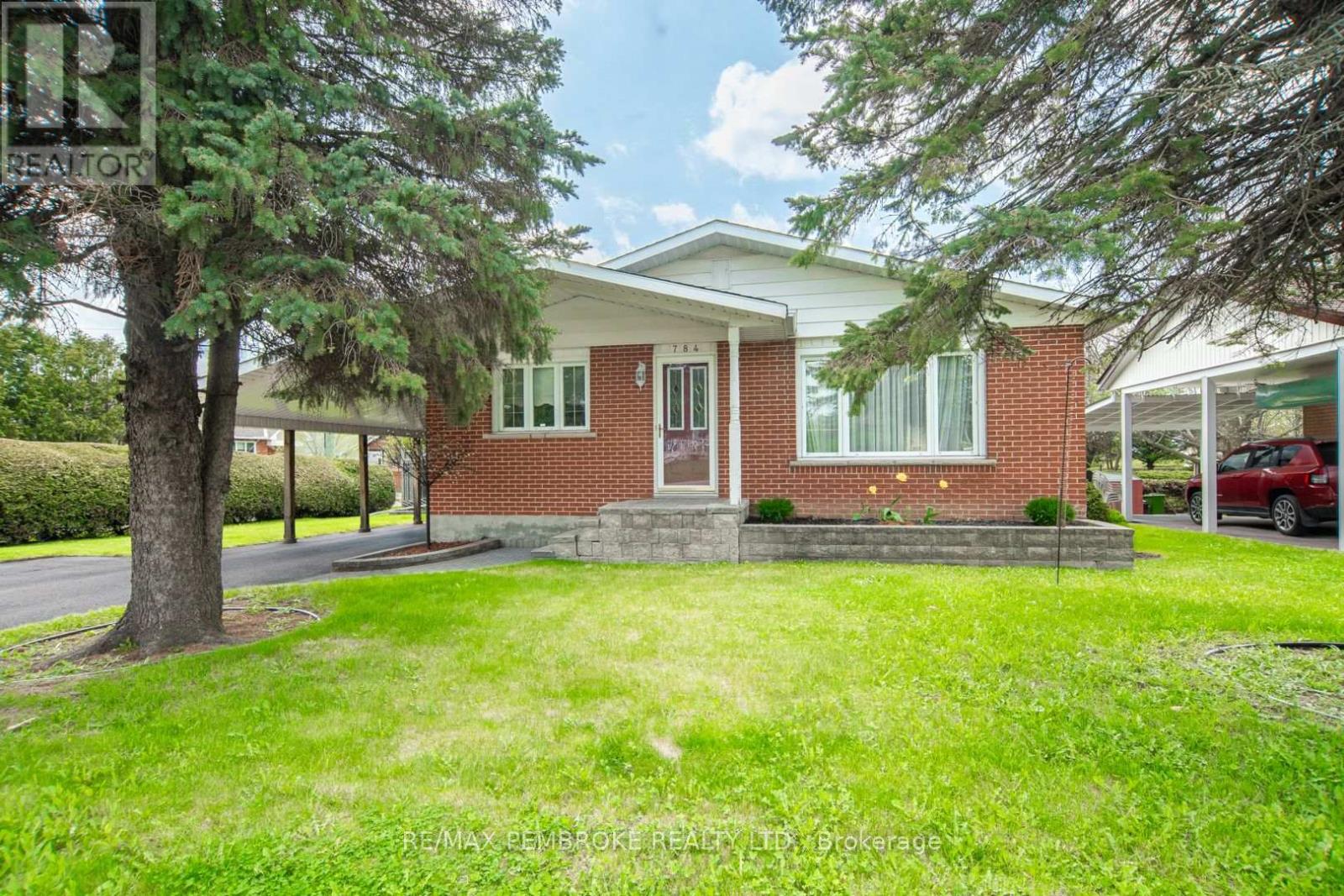 784 MACKAY STREET, Pembroke, Ontario