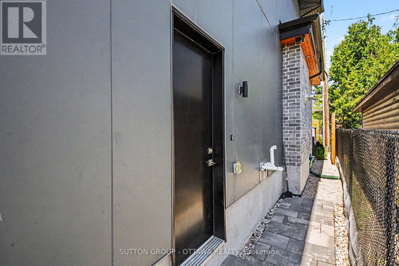 17 Lotta Avenue, Ottawa, Ontario  K2G 2A9 - Photo 1 - X13154938