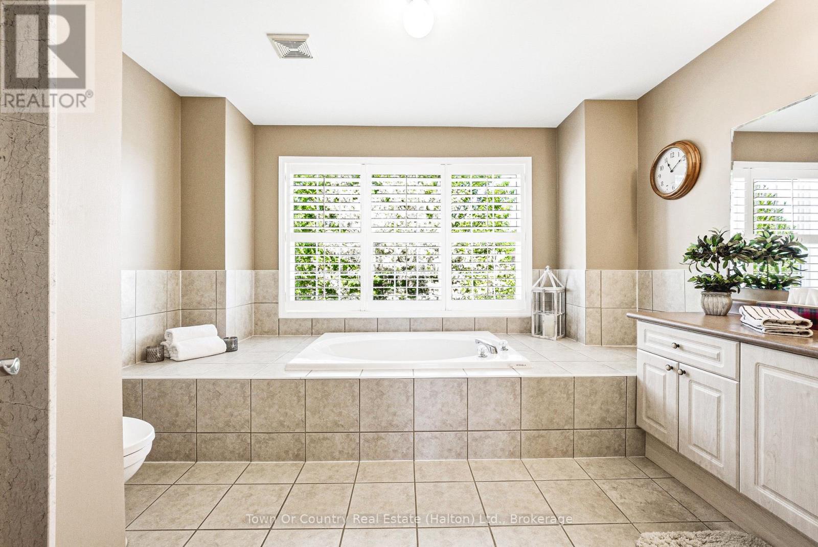 1588 Ramshaw Crescent, Milton, Ontario  L9T 5L9 - Photo 23 - W13154686
