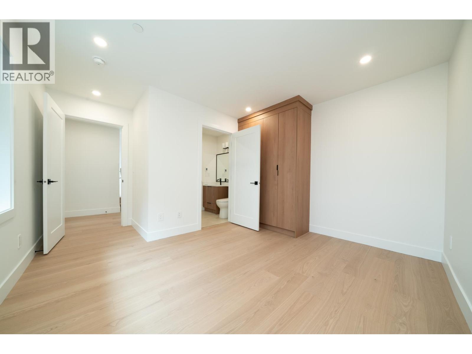 1933 E 4th Avenue, Vancouver, British Columbia  V5N 1K3 - Photo 3 - R3125738