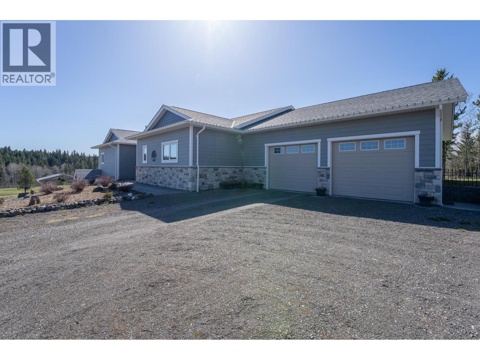4898 Telqua Drive, 108 Mile Ranch, British Columbia  V0K 2Z0 - Photo 5 - R3118114