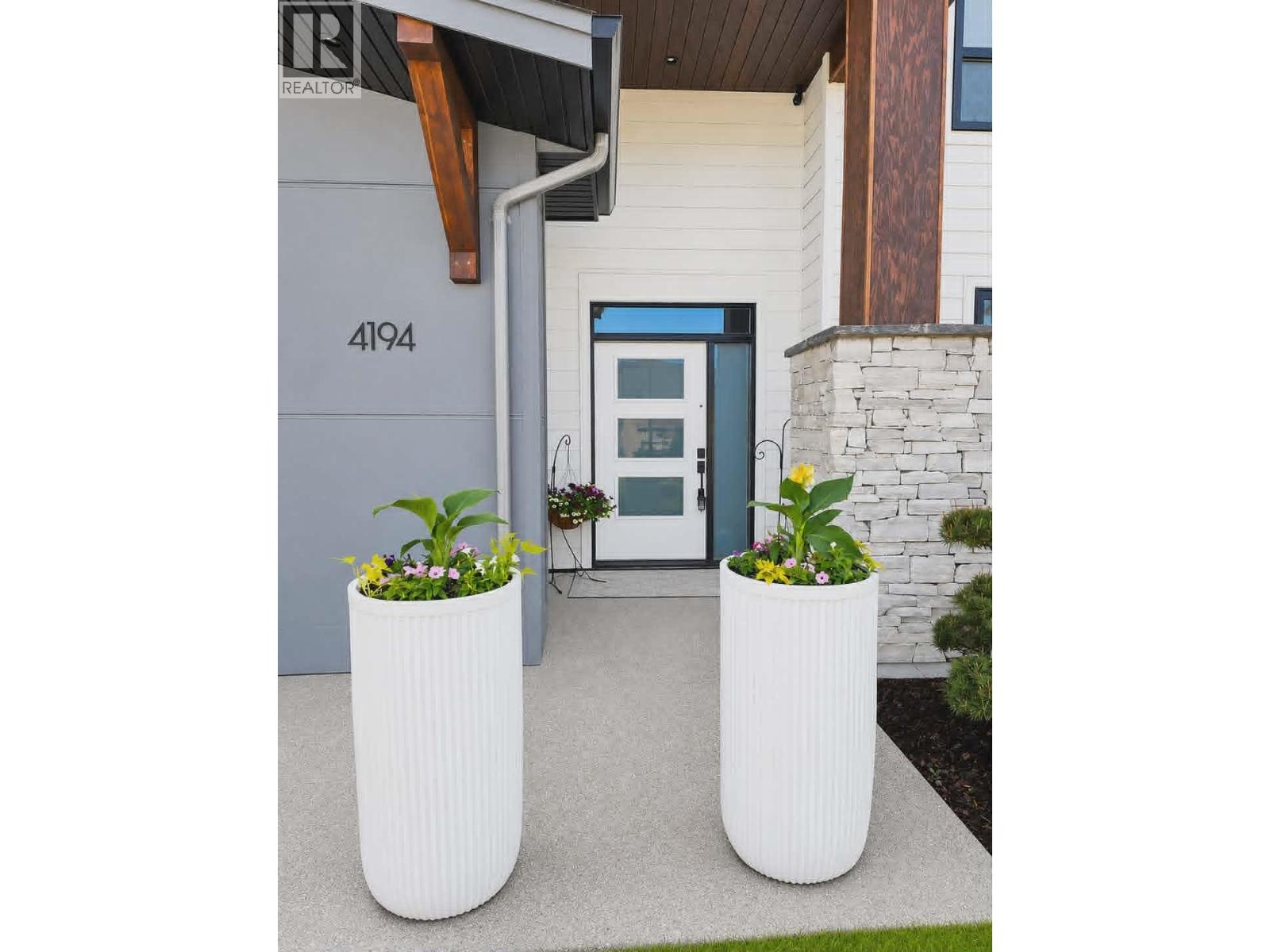4194 Mears Court, Prince George, British Columbia  V2K 0B1 - Photo 3 - R3114853