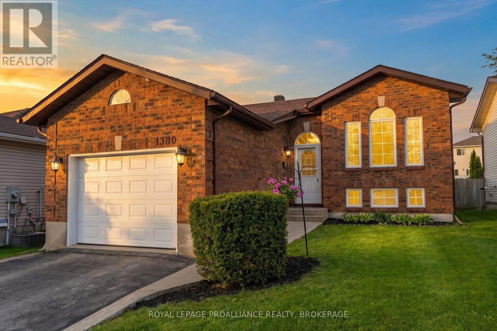 1380 FISHER CRESCENT, Kingston, Ontario