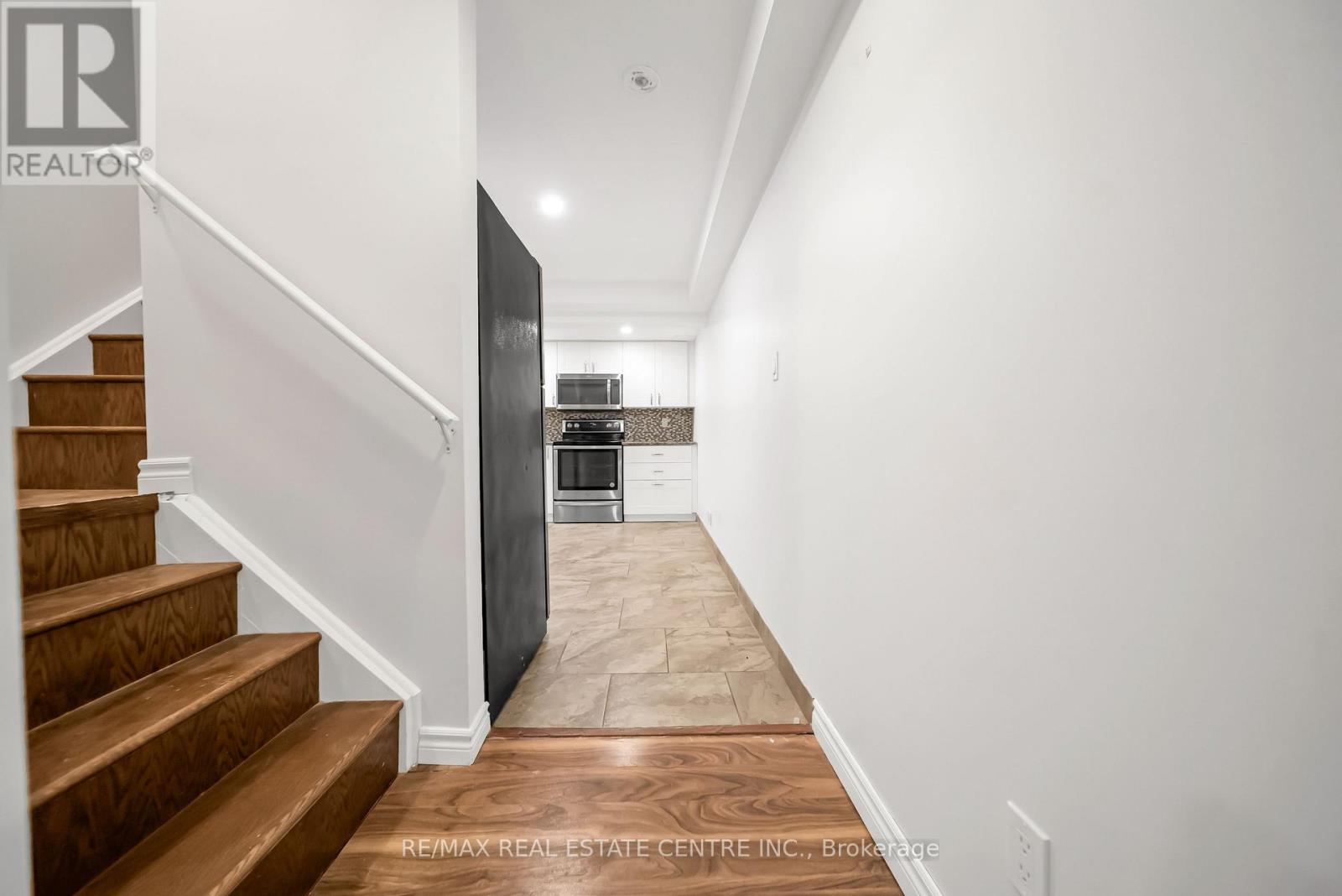 1074 Farmstead (Bsmt) Drive, Milton, Ontario L9T 8G5 - Photo 6 - W13018788