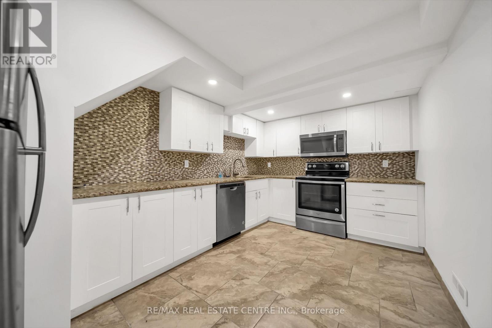 1074 Farmstead (Bsmt) Drive, Milton, Ontario L9T 8G5 - Photo 8 - W13018788