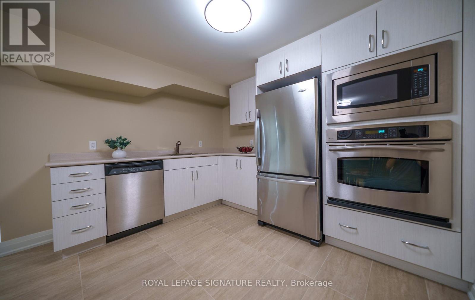 12 Abbeywood Trail, Toronto, Ontario  M3B 3B3 - Photo 32 - C13154756