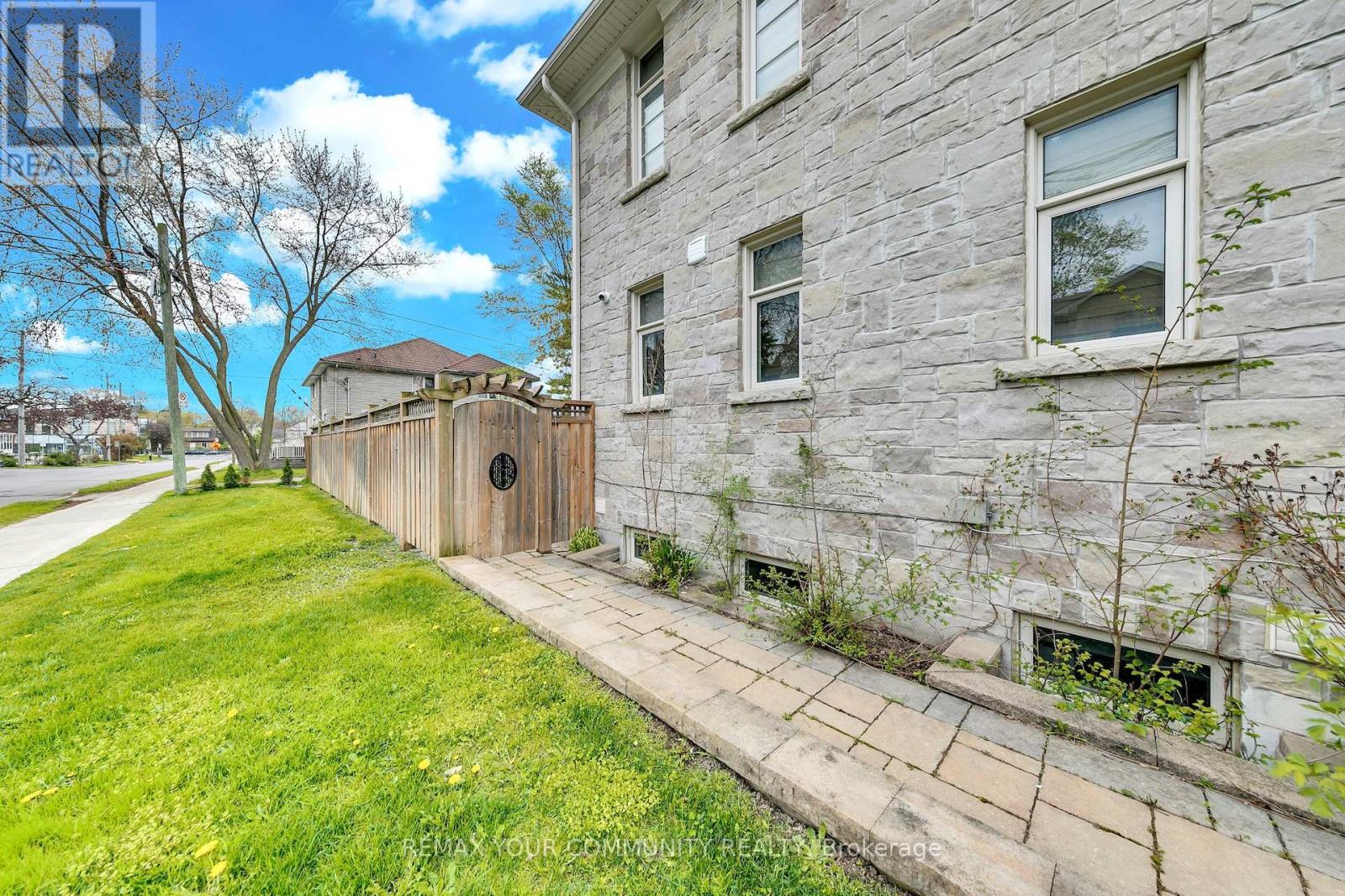 179 Greenfield Avenue, Toronto, Ontario  M2N 3E1 - Photo 3 - C13154918