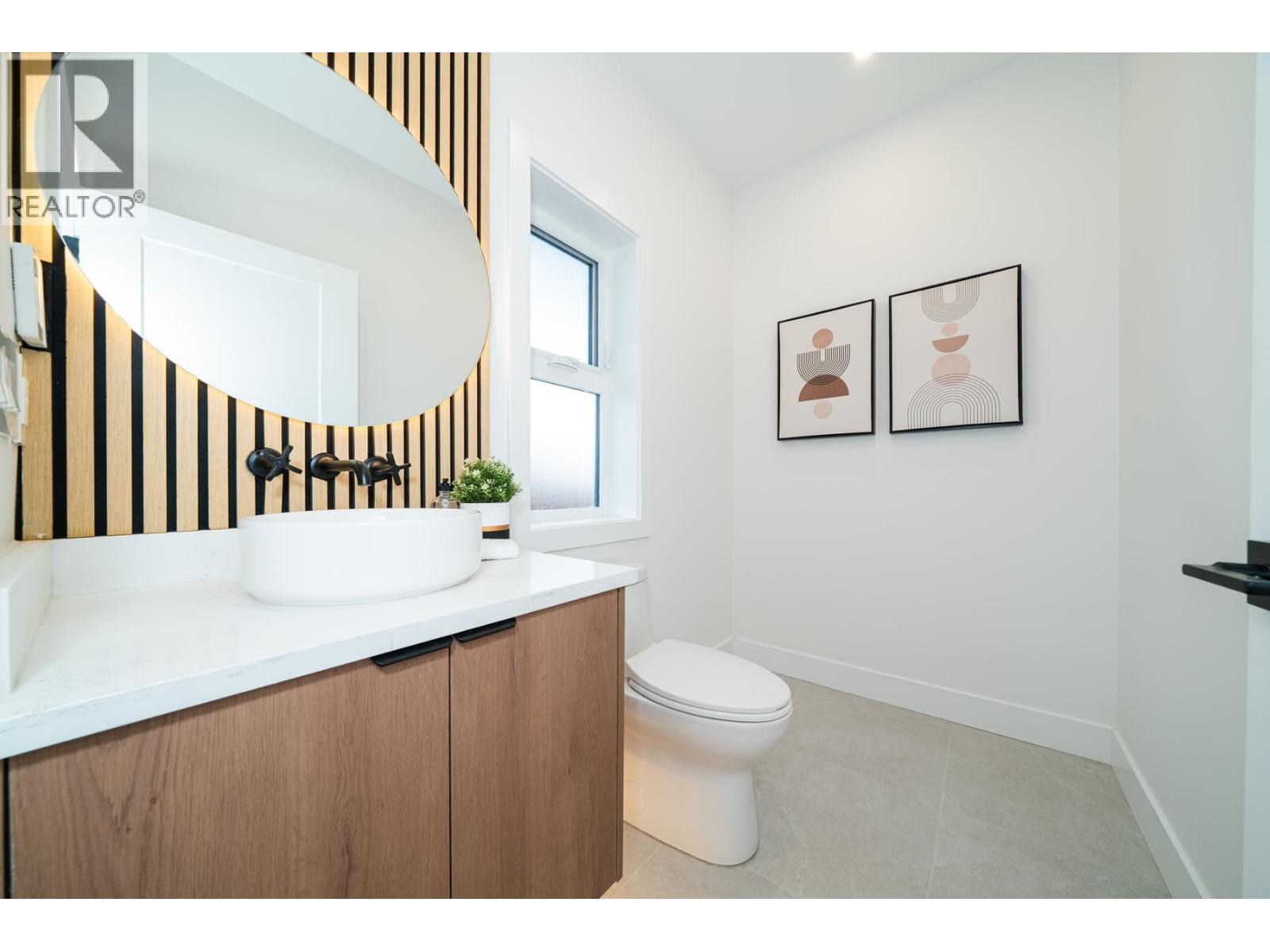 1935 E 4th Avenue, Vancouver, British Columbia  V5N 1K3 - Photo 3 - R3125769