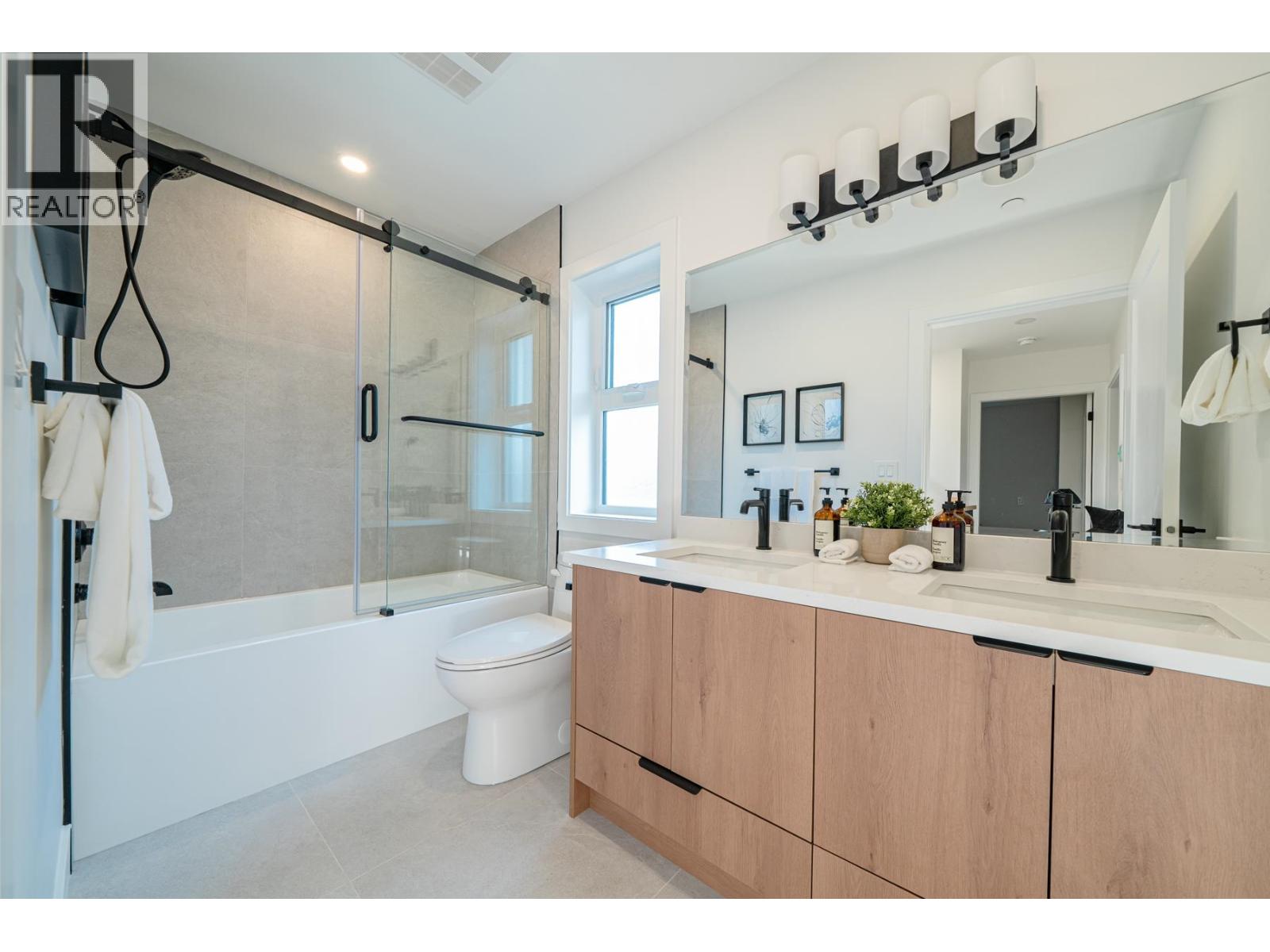 1935 E 4th Avenue, Vancouver, British Columbia  V5N 1K3 - Photo 22 - R3125769