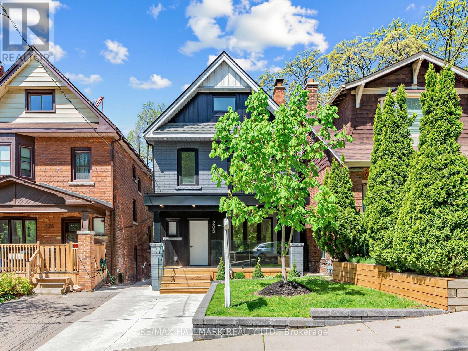 208 Gainsborough Road, Toronto, Ontario  M4L 3C6 - Photo 2 - E13154882