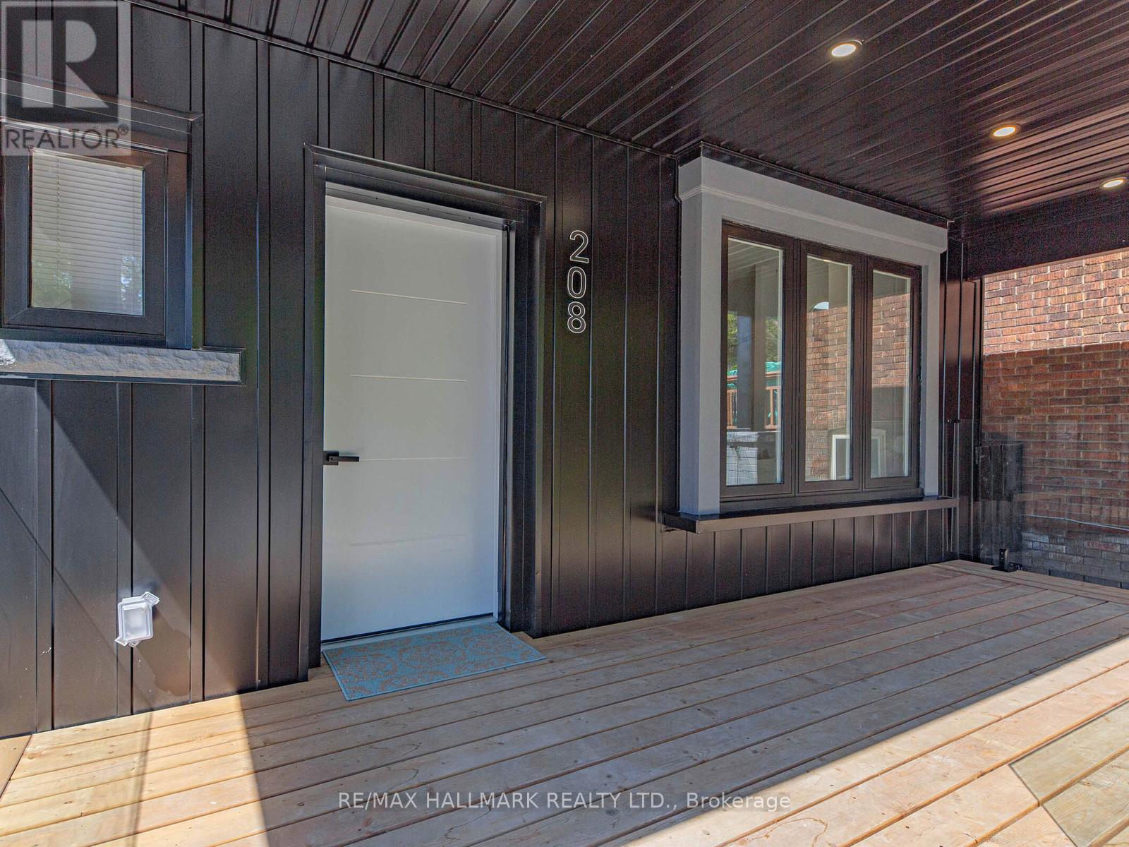 208 Gainsborough Road, Toronto, Ontario  M4L 3C6 - Photo 3 - E13154882