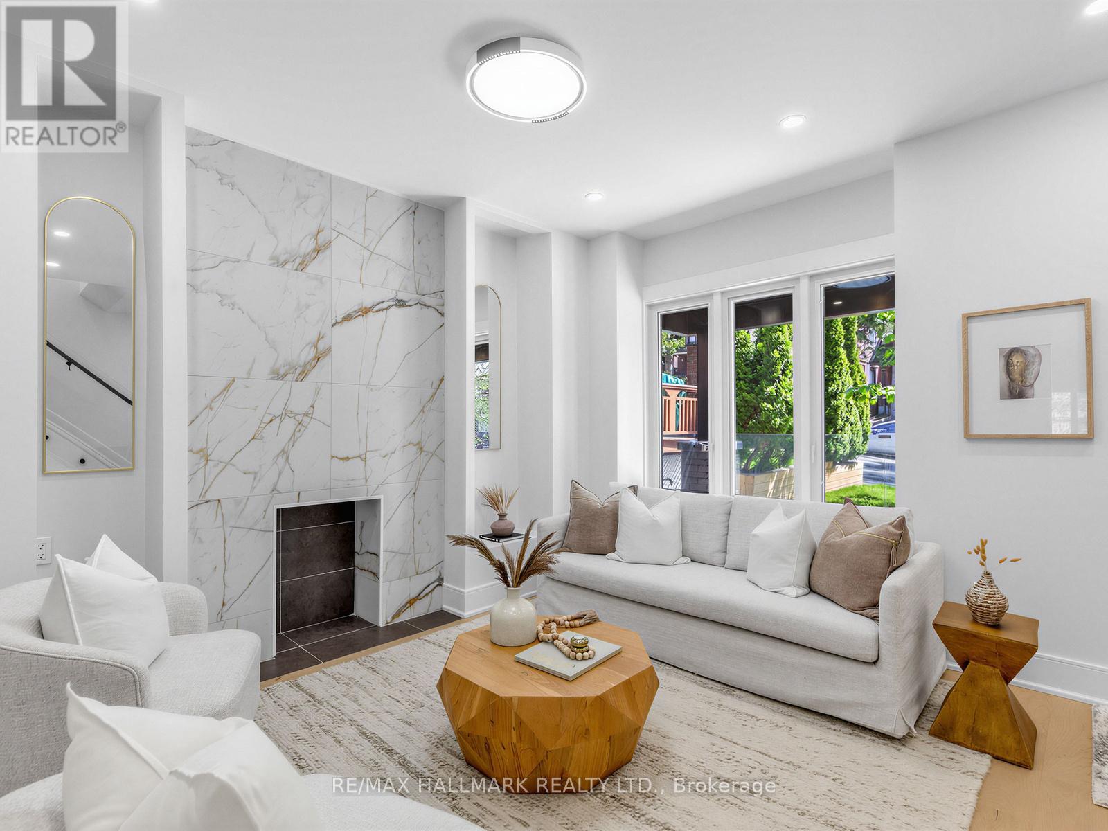 208 Gainsborough Road, Toronto, Ontario  M4L 3C6 - Photo 5 - E13154882