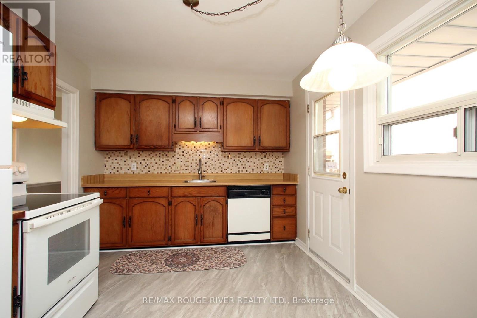 19 Thornbeck Drive, Toronto, Ontario  M1G 2J7 - Photo 12 - E13155022
