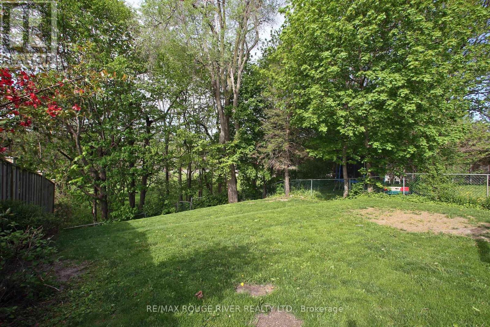 19 Thornbeck Drive, Toronto, Ontario  M1G 2J7 - Photo 5 - E13155022