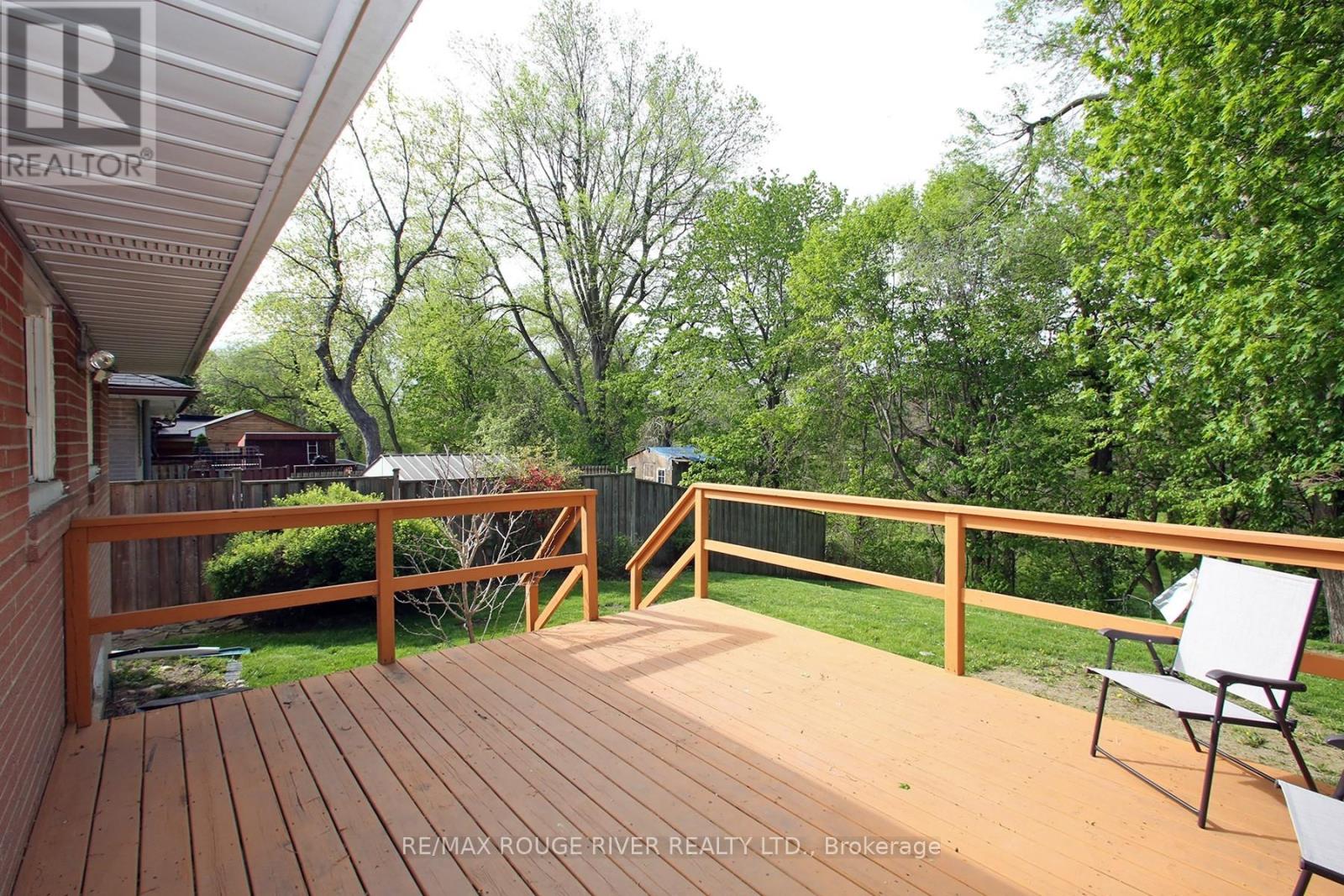 19 Thornbeck Drive, Toronto, Ontario  M1G 2J7 - Photo 6 - E13155022