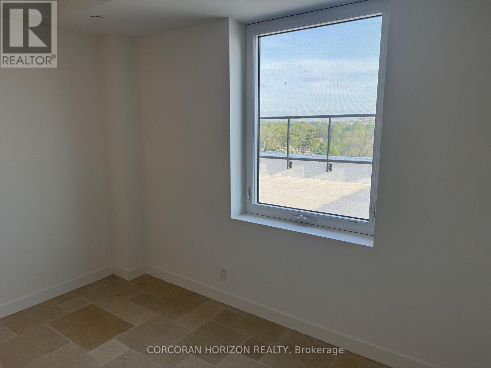 819 - 1050 Eastern Avenue, Toronto, Ontario  M4L 0B7 - Photo 10 - E13155040