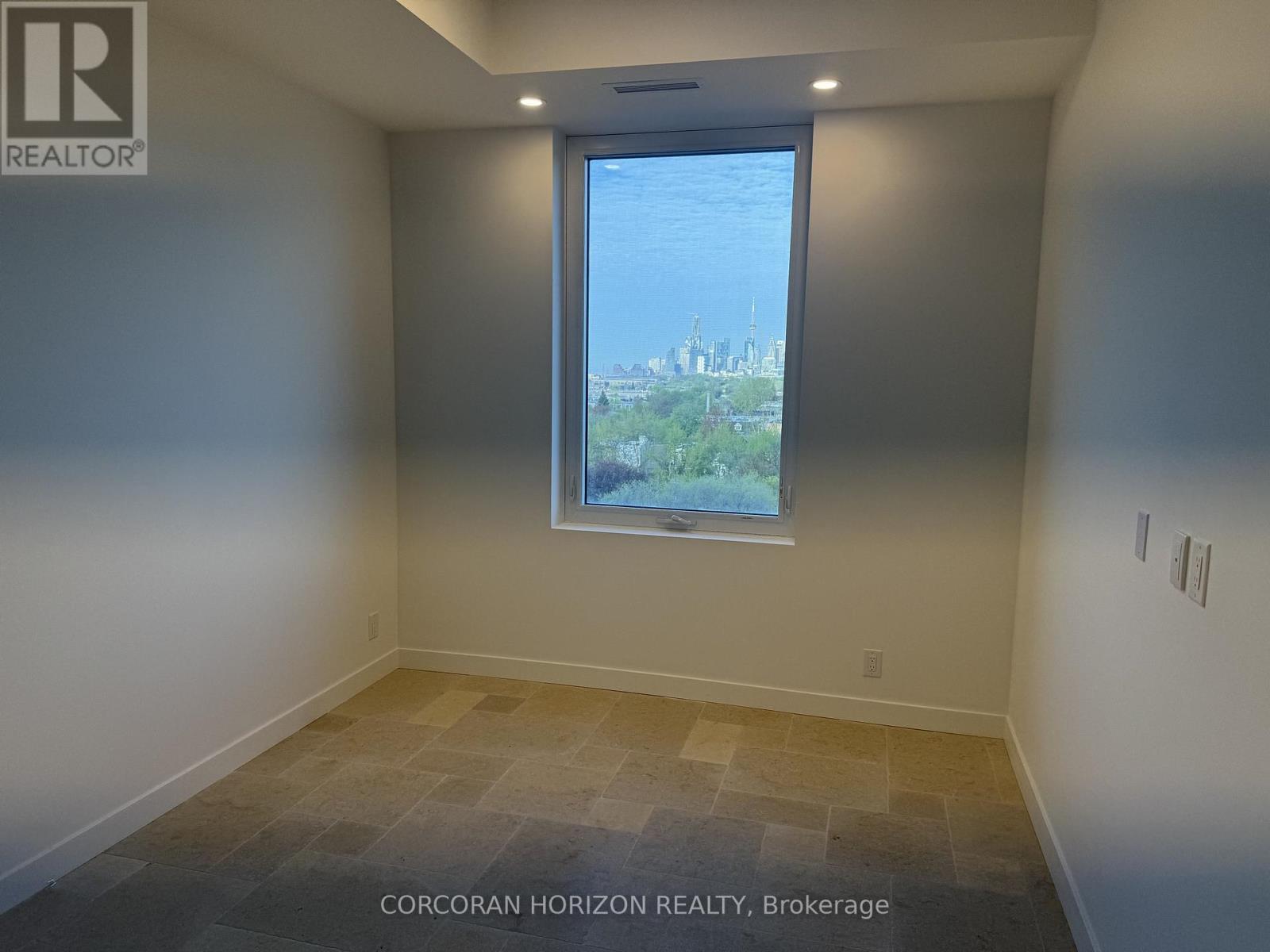 819 - 1050 Eastern Avenue, Toronto, Ontario  M4L 0B7 - Photo 13 - E13155040