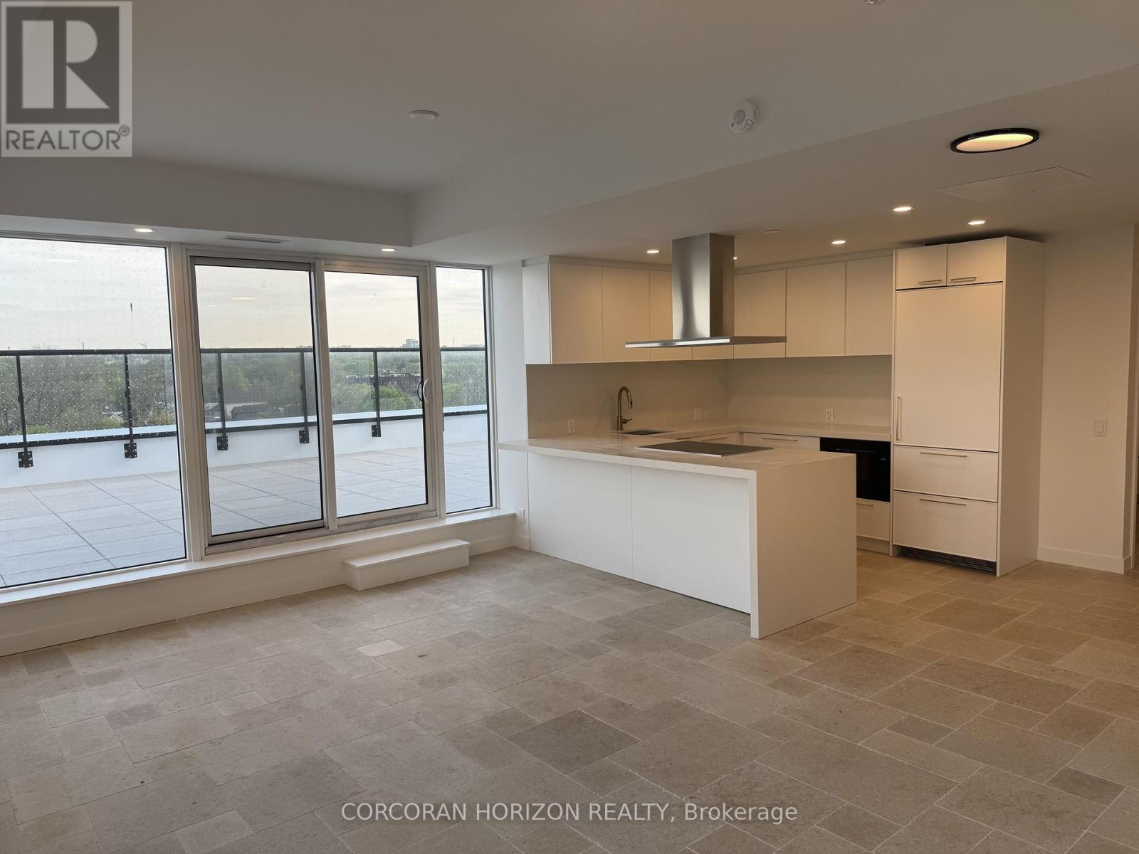 819 - 1050 Eastern Avenue, Toronto, Ontario  M4L 0B7 - Photo 4 - E13155040