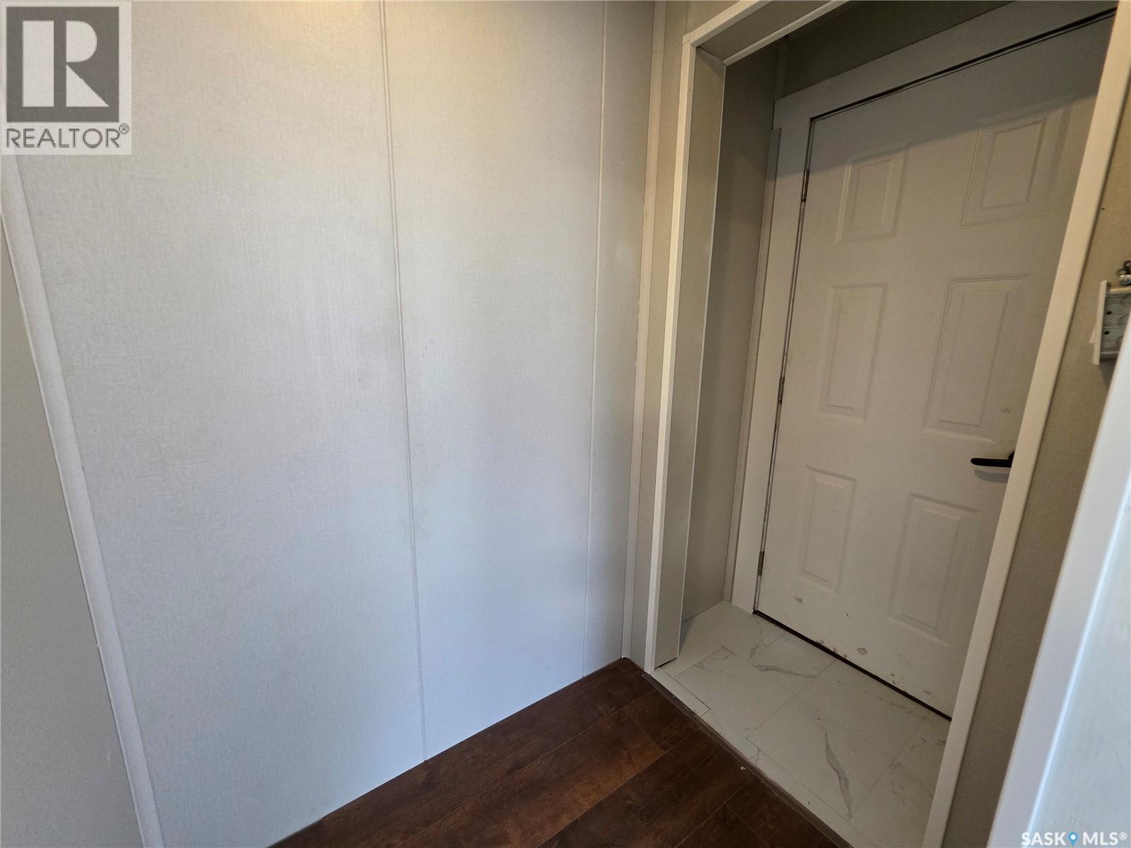 478 3rd Avenue Nw, Swift Current, Saskatchewan  S9H 0S5 - Photo 2 - SK036676