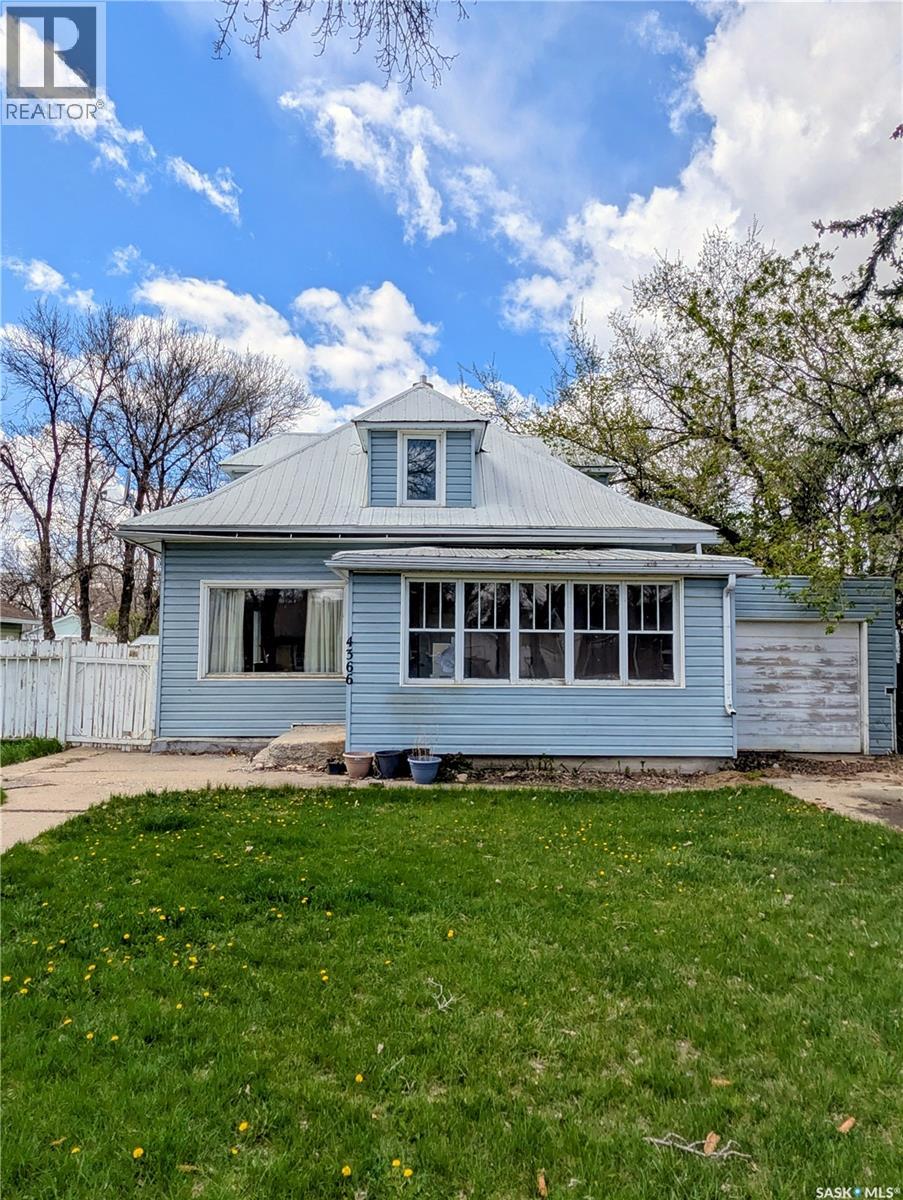 4366 PRICE AVENUE, Gull Lake, Saskatchewan