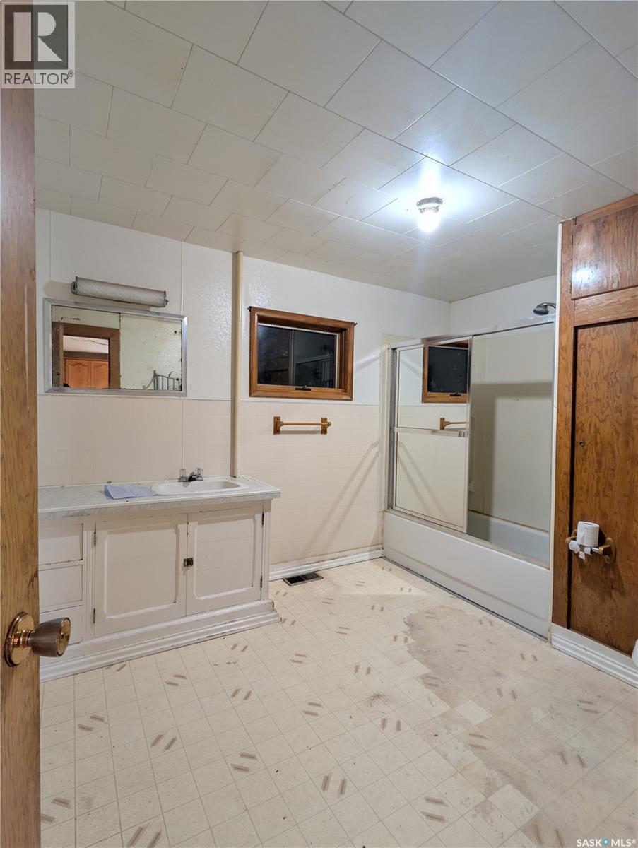 4366 Price Avenue, Gull Lake, Saskatchewan  S0N 1A0 - Photo 5 - SK036664