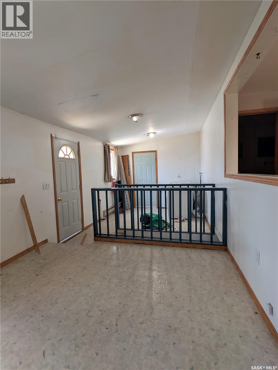 4366 Price Avenue, Gull Lake, Saskatchewan  S0N 1A0 - Photo 9 - SK036664