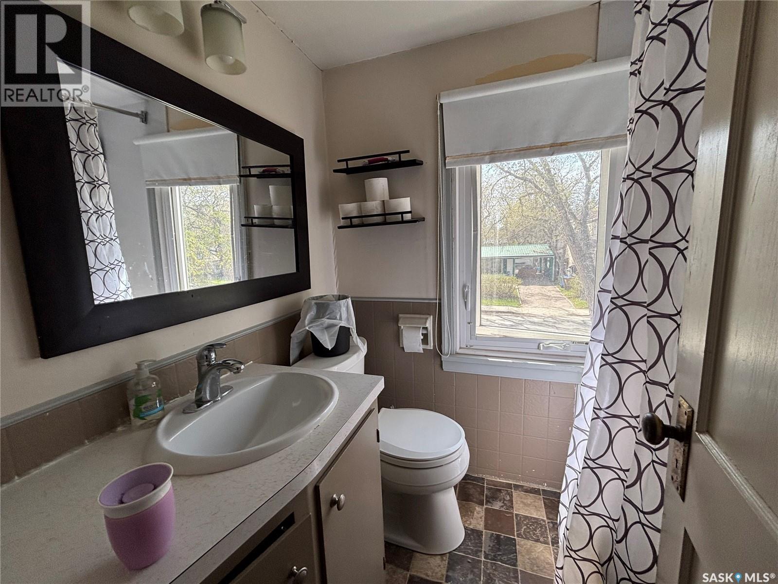 161 Halifax Street N, Regina, Saskatchewan  S4R 2W5 - Photo 12 - SK036525