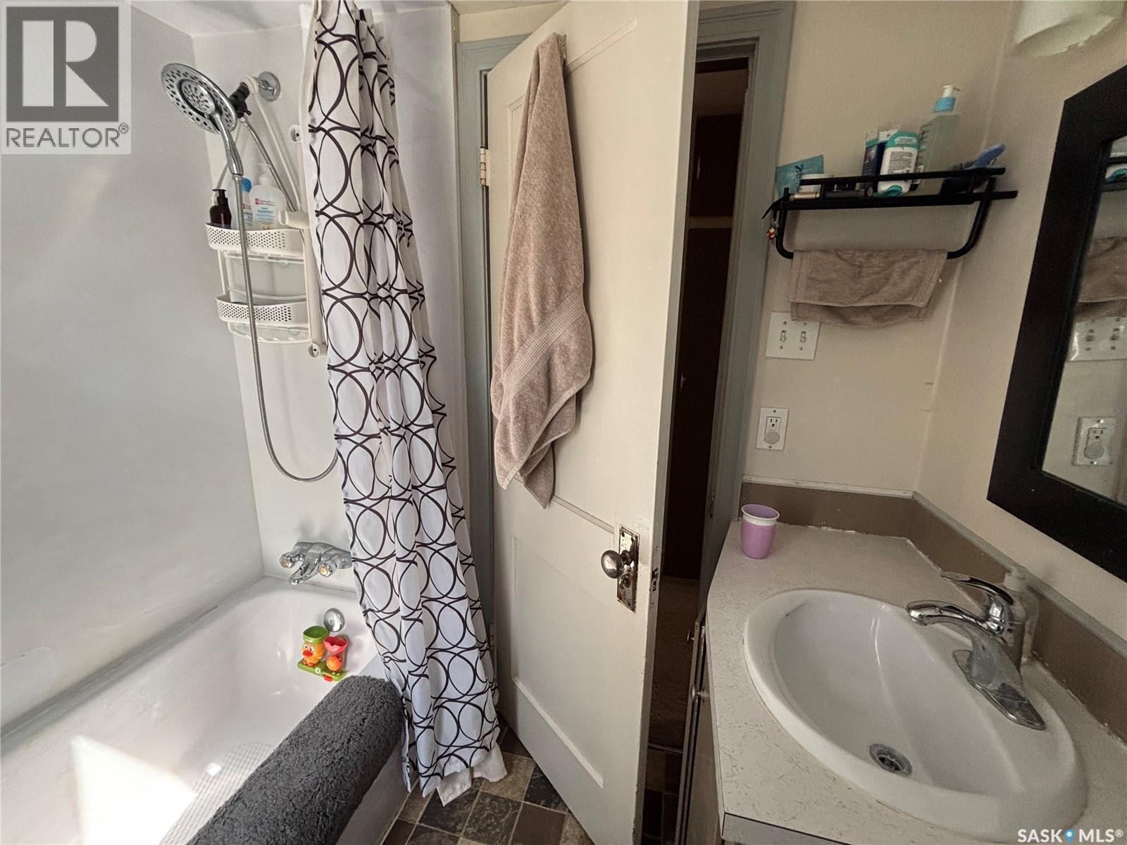 161 Halifax Street N, Regina, Saskatchewan  S4R 2W5 - Photo 13 - SK036525