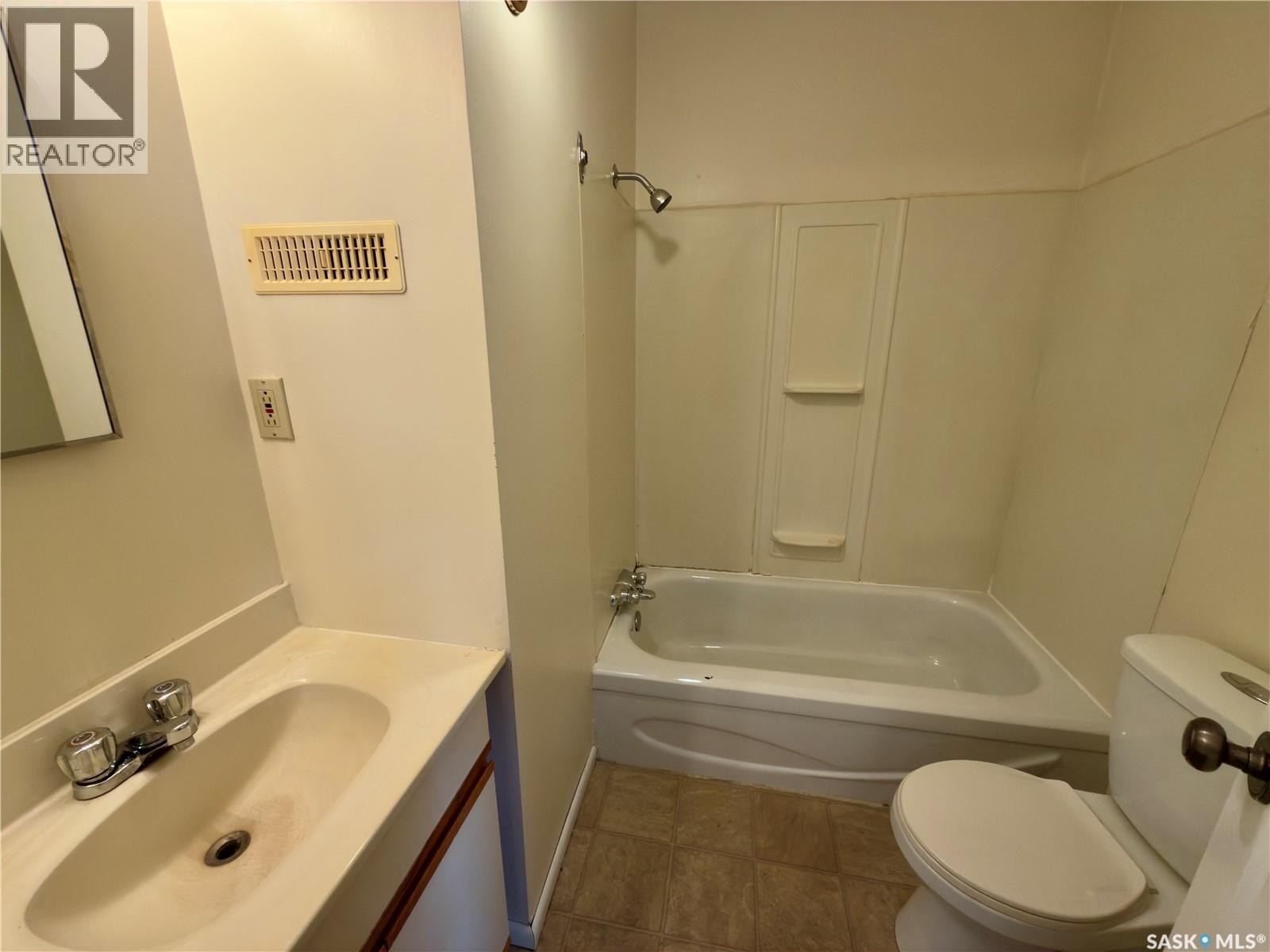 233 23rd Street W, Prince Albert, Saskatchewan  S6V 4L7 - Photo 10 - SK036511