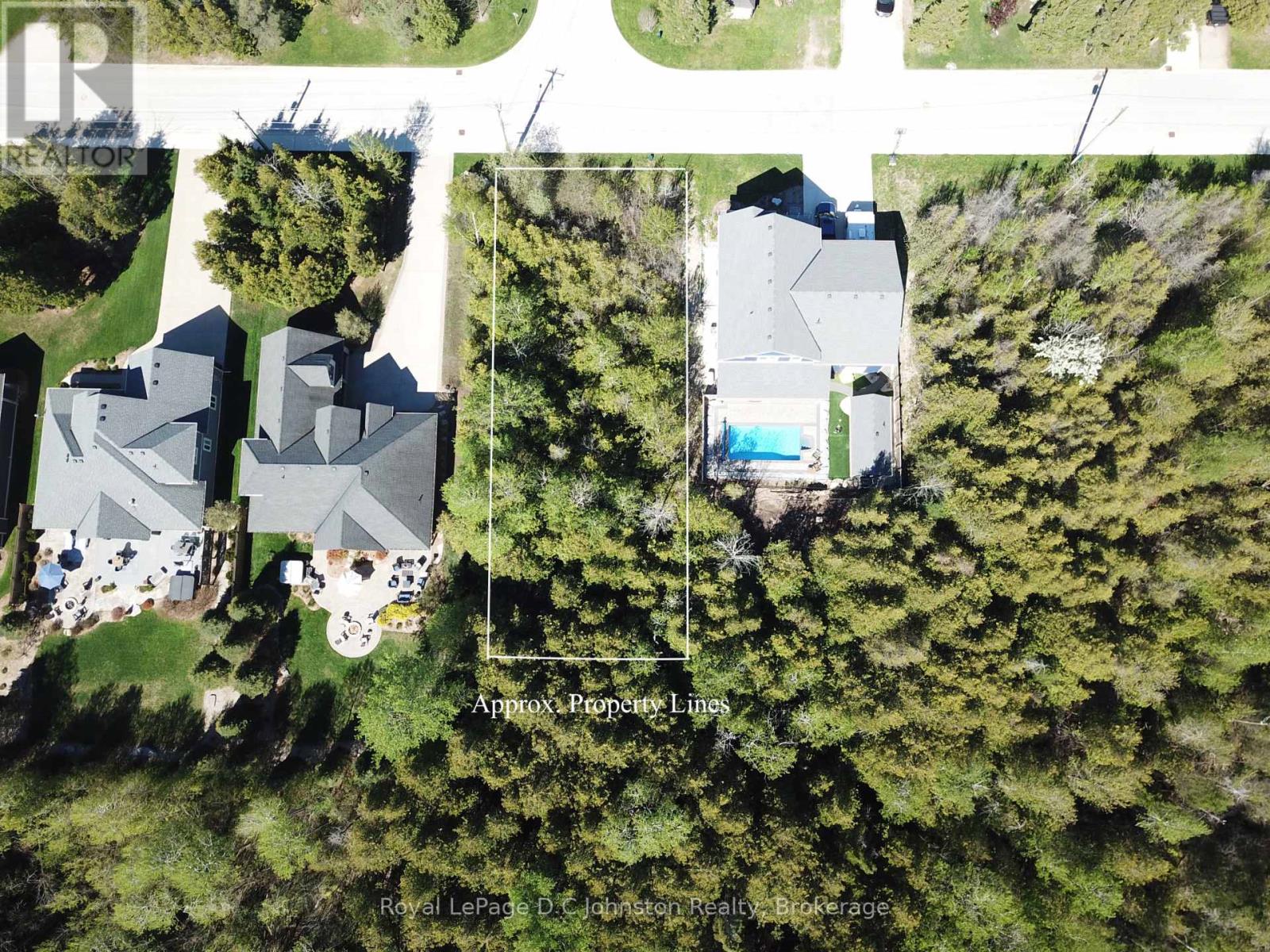 49 Madwayosh Street, Saugeen Shores, Ontario N0H 2L0 - Photo 5 - X12927410