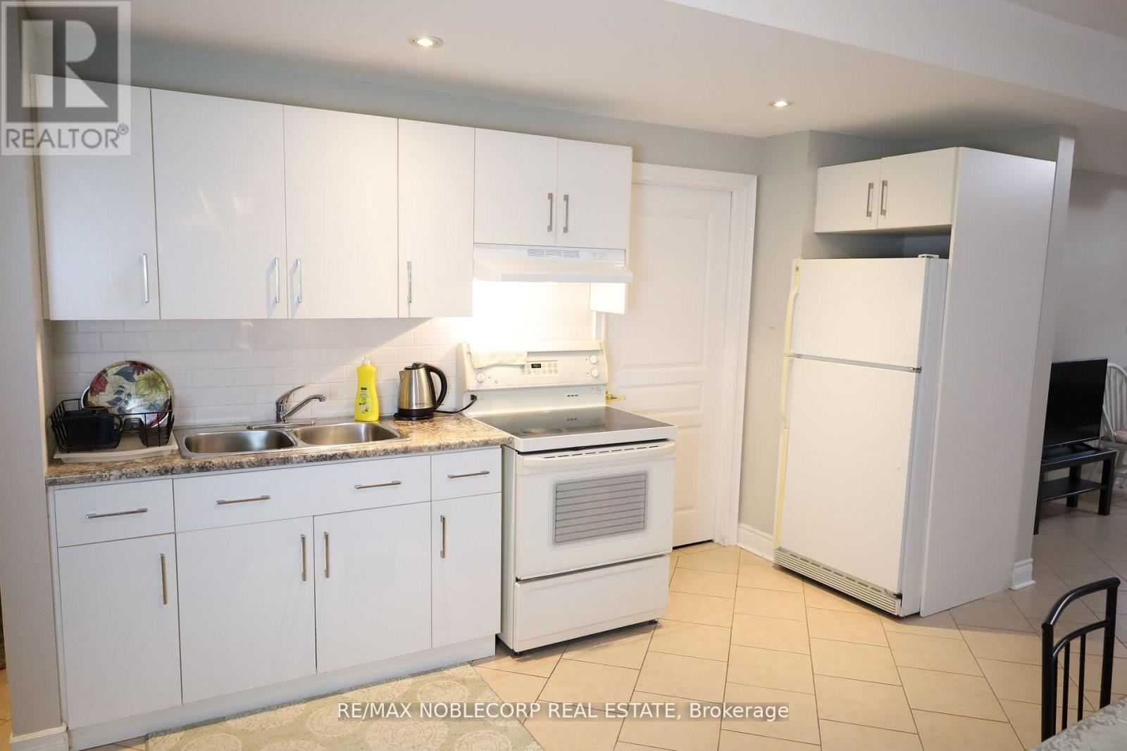 Lower - 5 Twinberry Crescent, Vaughan, Ontario  L4L 3X5 - Photo 7 - N13154806
