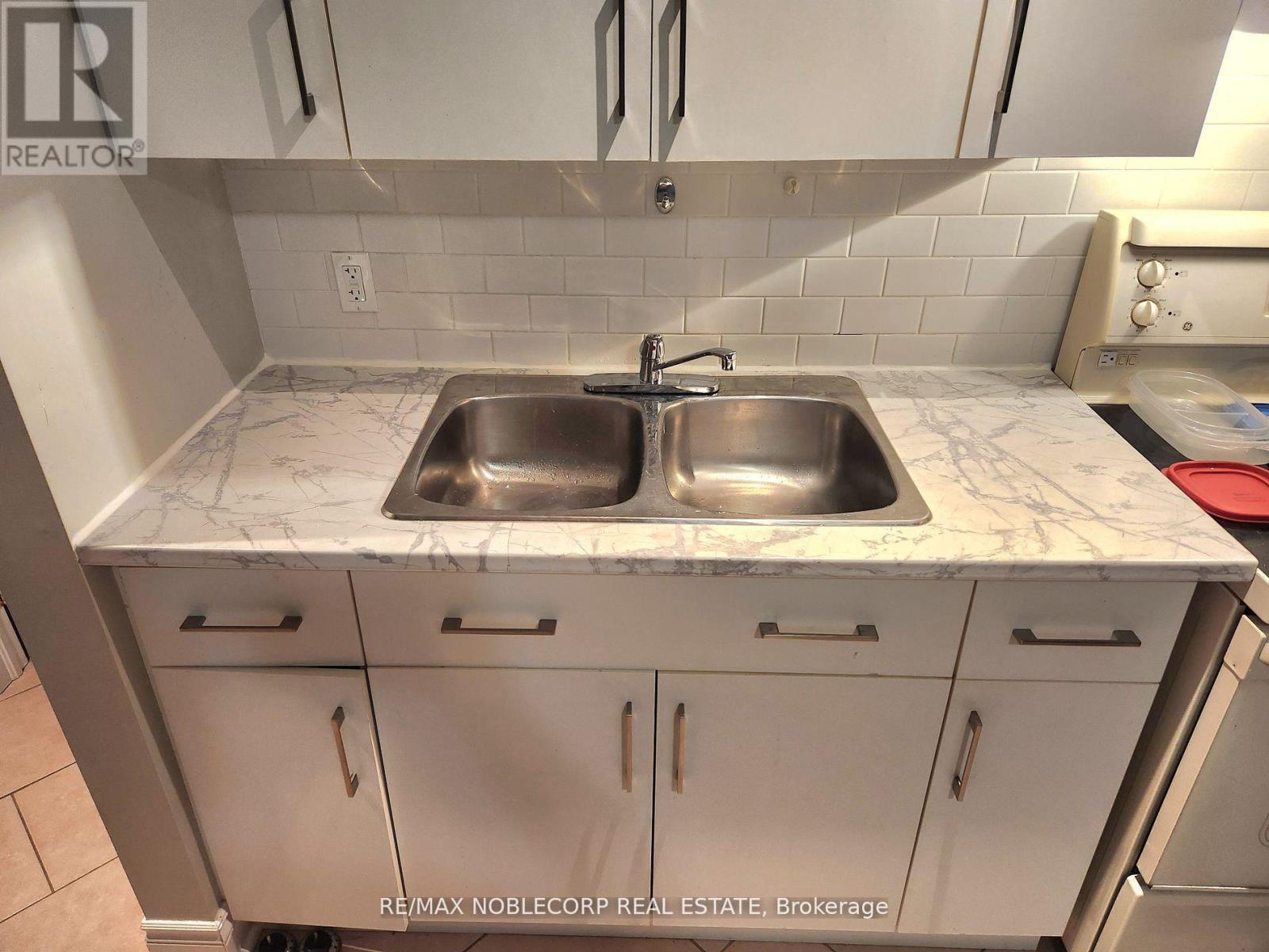 Lower - 5 Twinberry Crescent, Vaughan, Ontario  L4L 3X5 - Photo 8 - N13154806