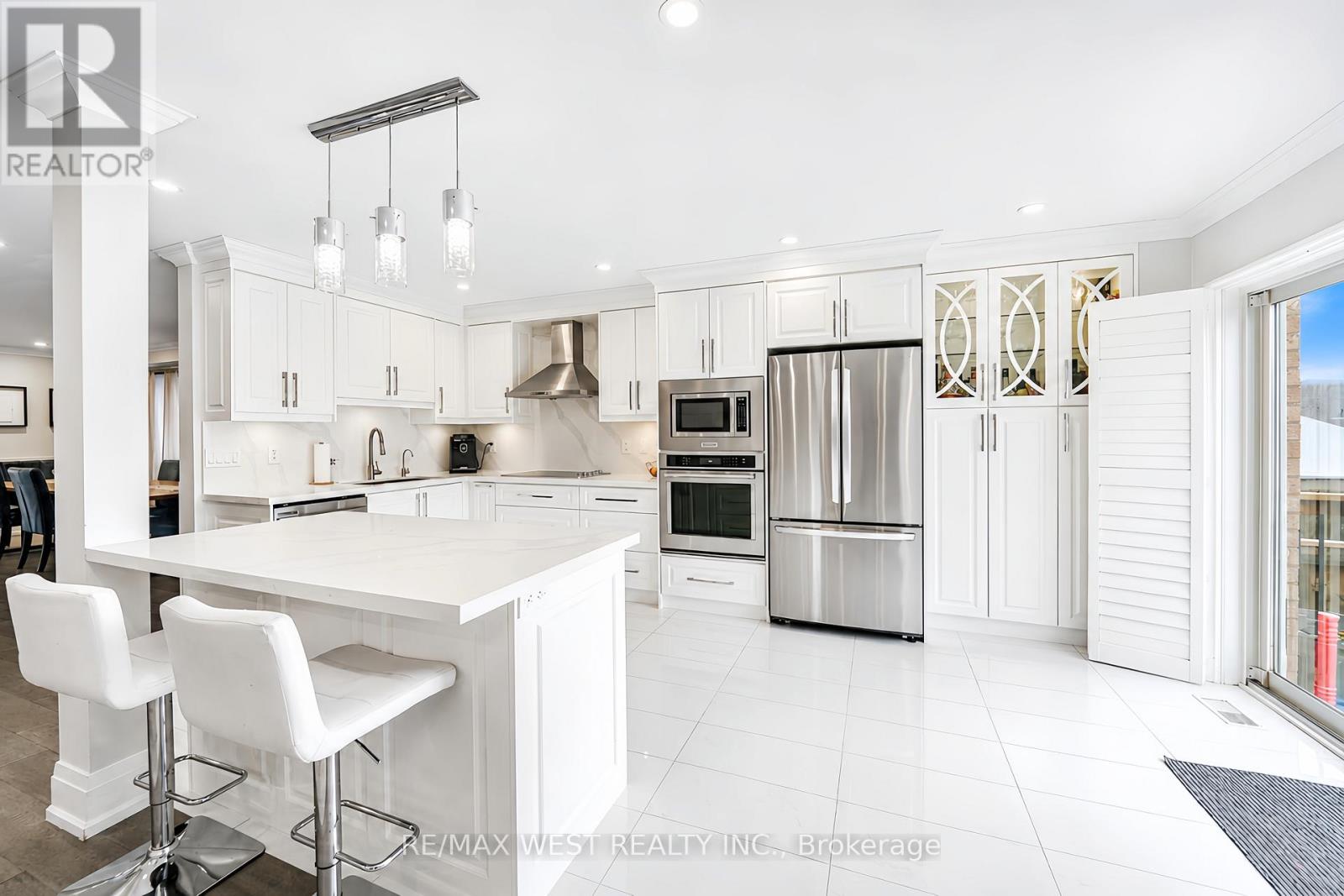 166 Richardson Crescent, Bradford West Gwillimbury, Ontario  L3Z 0N5 - Photo 2 - N13155054