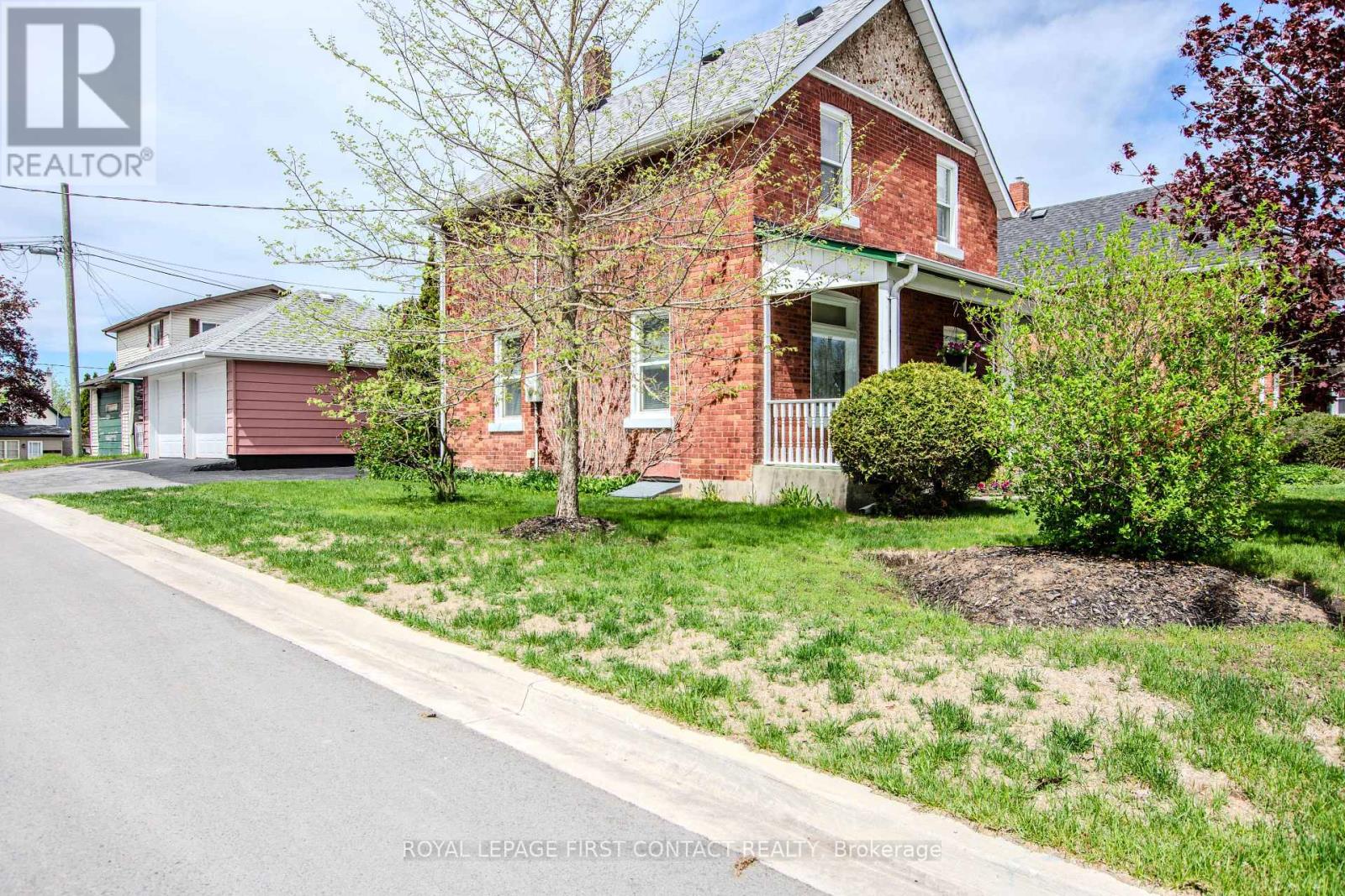 14 Frederick Street, Barrie, Ontario  L4N 2L5 - Photo 2 - S13154886