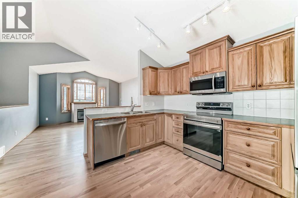 17 Ross Place, Crossfield, Alberta  T0M 0S0 - Photo 5 - A2313239