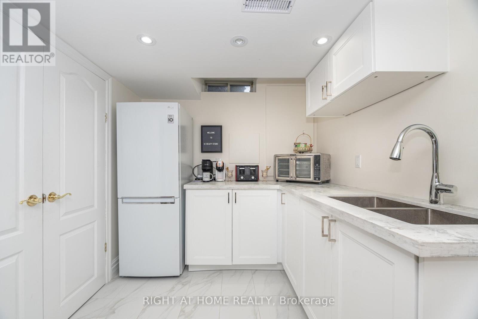 2 Melrose Gardens, Brampton, Ontario  L7A 1J7 - Photo 30 - W13154762