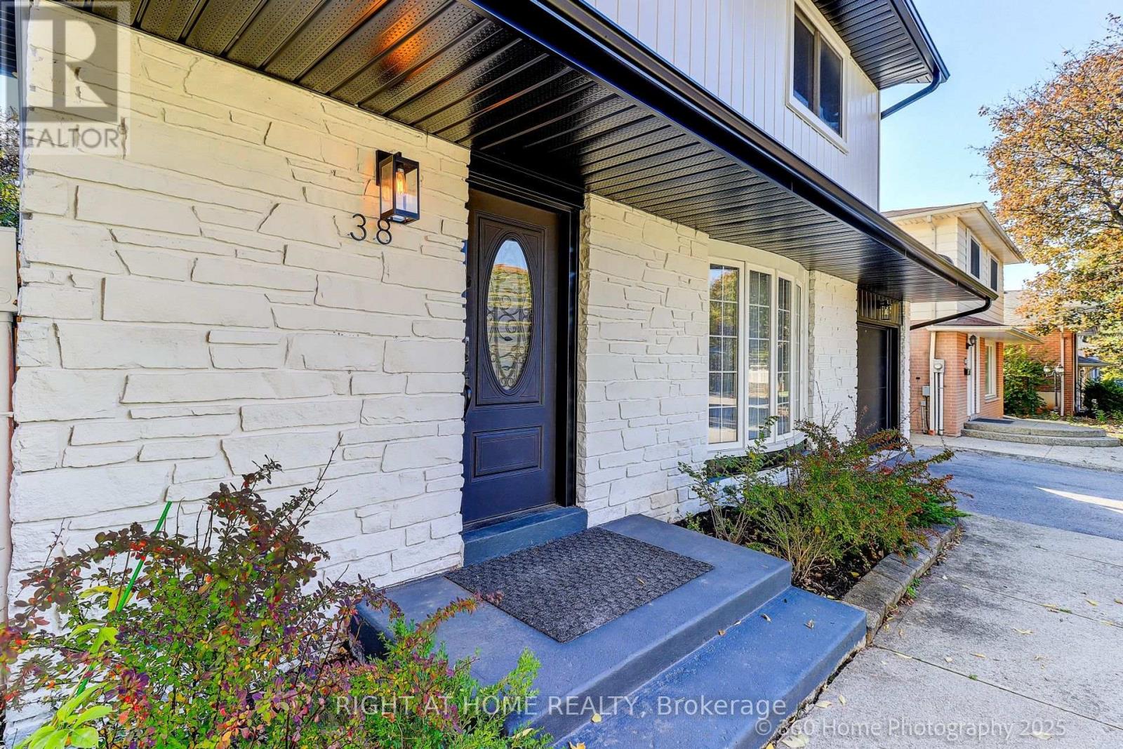 38 Culham Street, Oakville, Ontario  L6H 1G5 - Photo 4 - W13154910