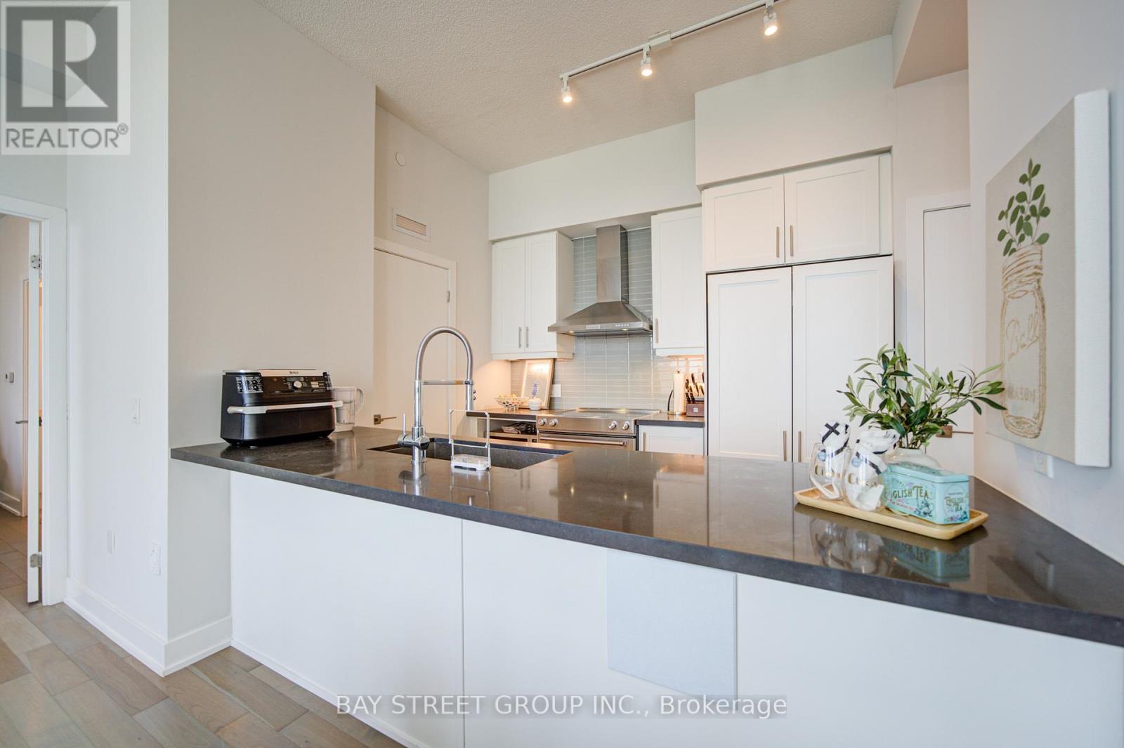 Lph 5 - 4055 Parkside Village Drive, Mississauga, Ontario  L5B 0K8 - Photo 11 - W13154940