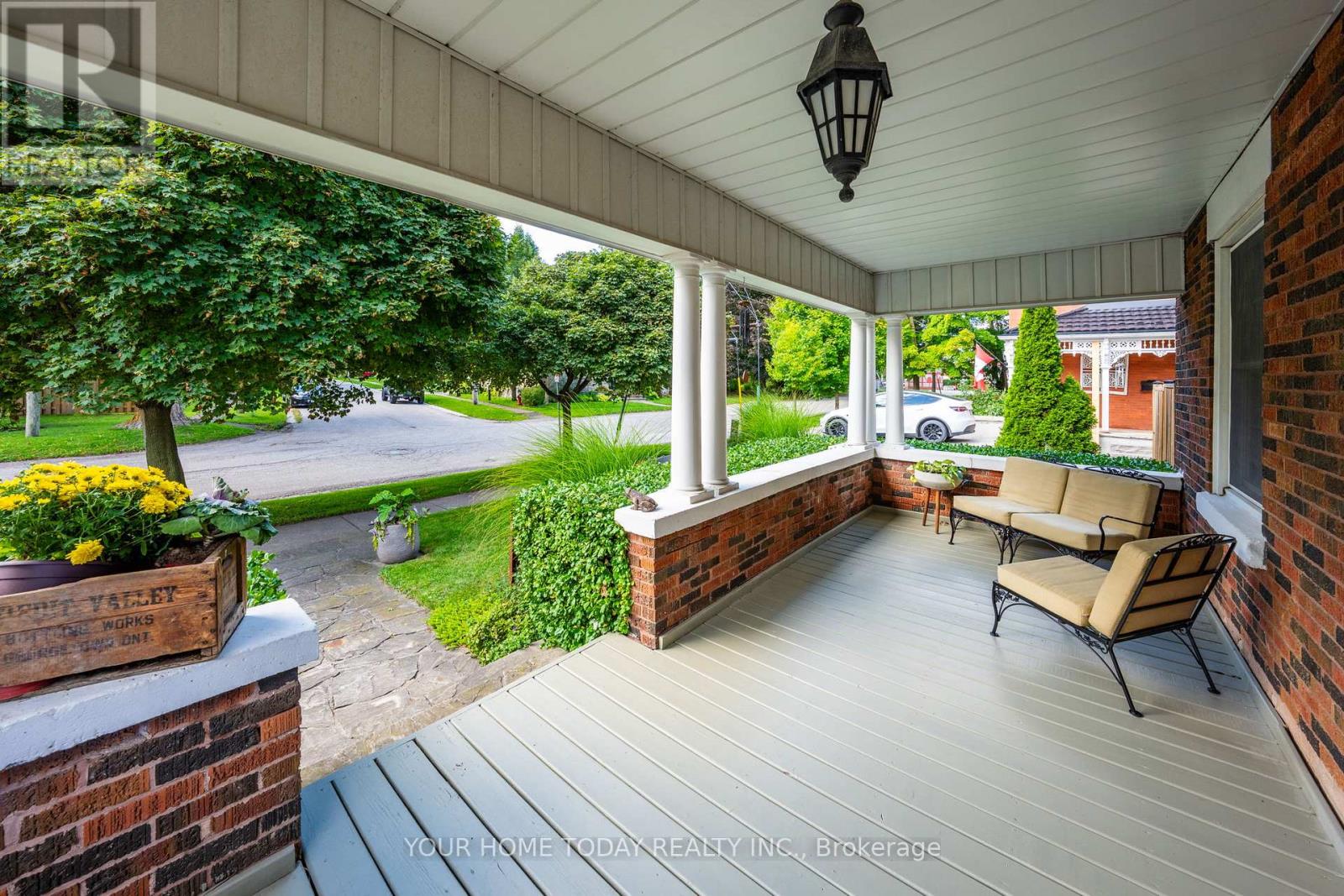 17 Park Avenue, Halton Hills, Ontario  L7J 1Y3 - Photo 5 - W13155072