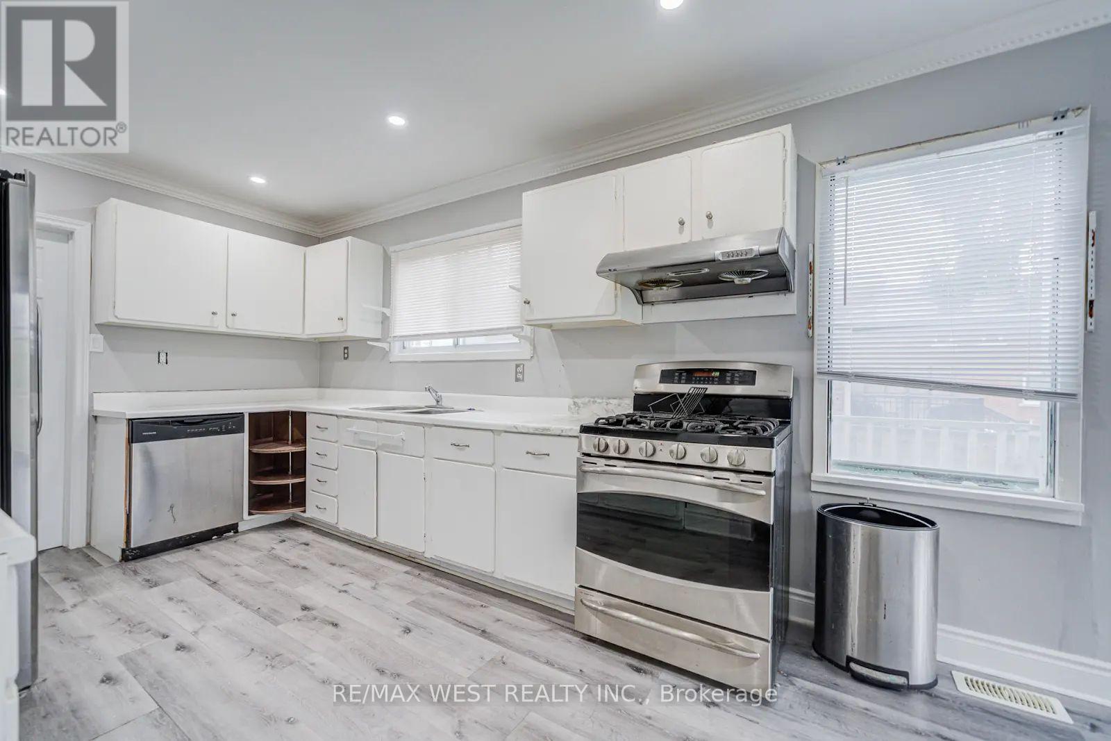 326 Queen Street S, Mississauga, Ontario  L5M 1M2 - Photo 12 - W13155102