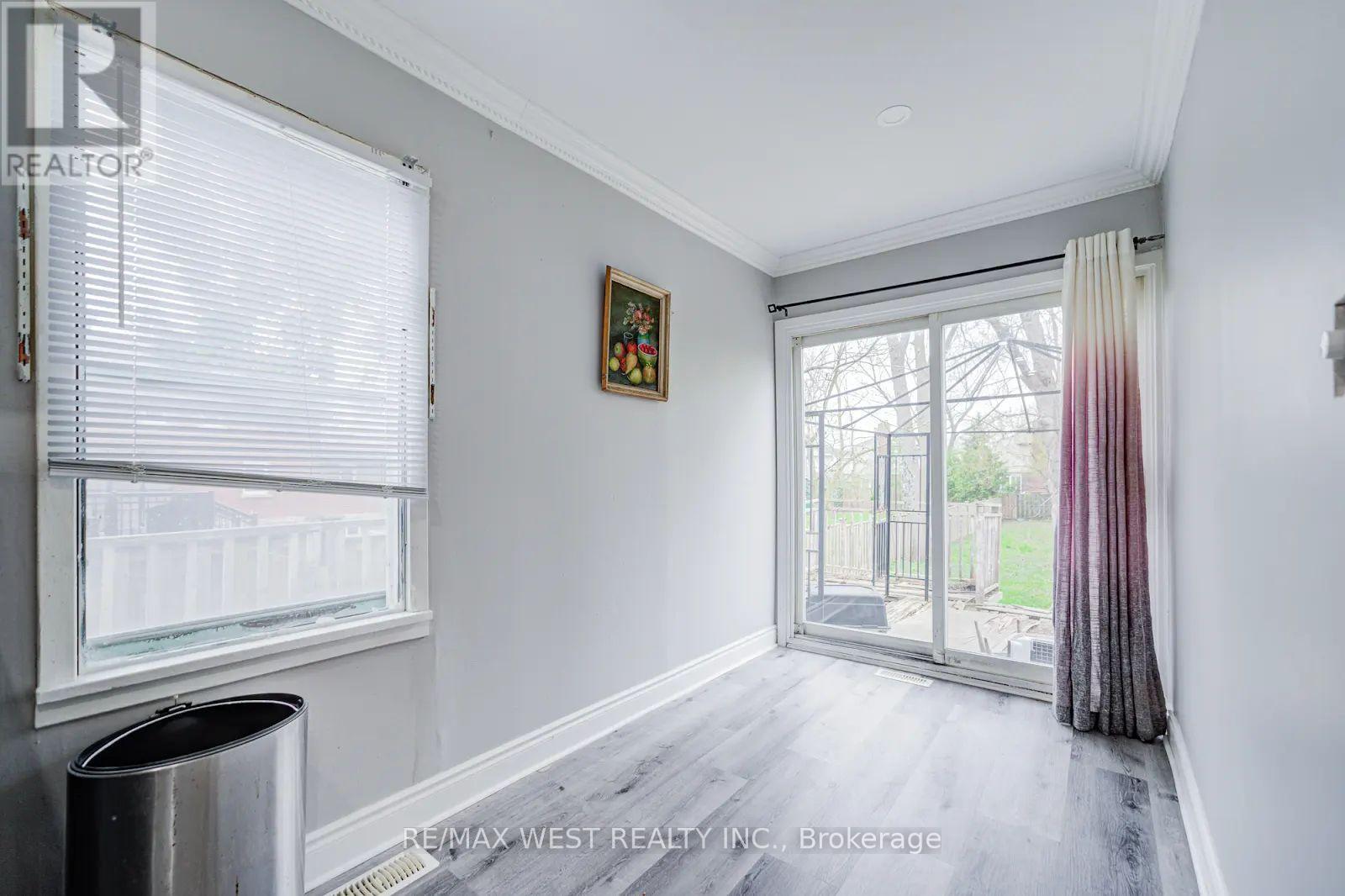326 Queen Street S, Mississauga, Ontario  L5M 1M2 - Photo 15 - W13155102