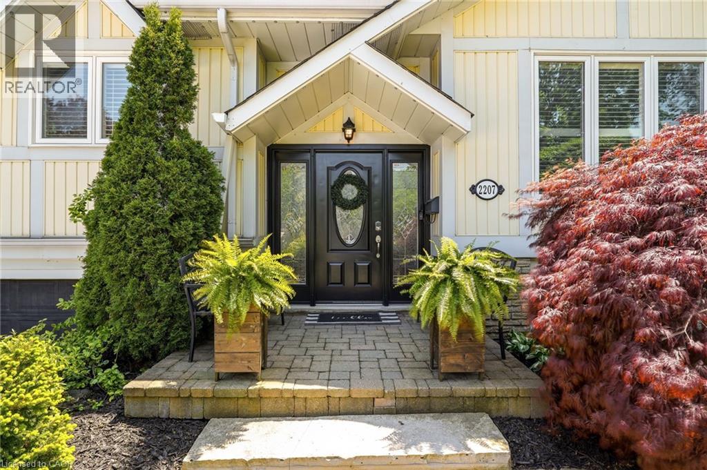 2207 Jester Court, Burlington, Ontario  L7P 3E8 - Photo 4 - 40832074