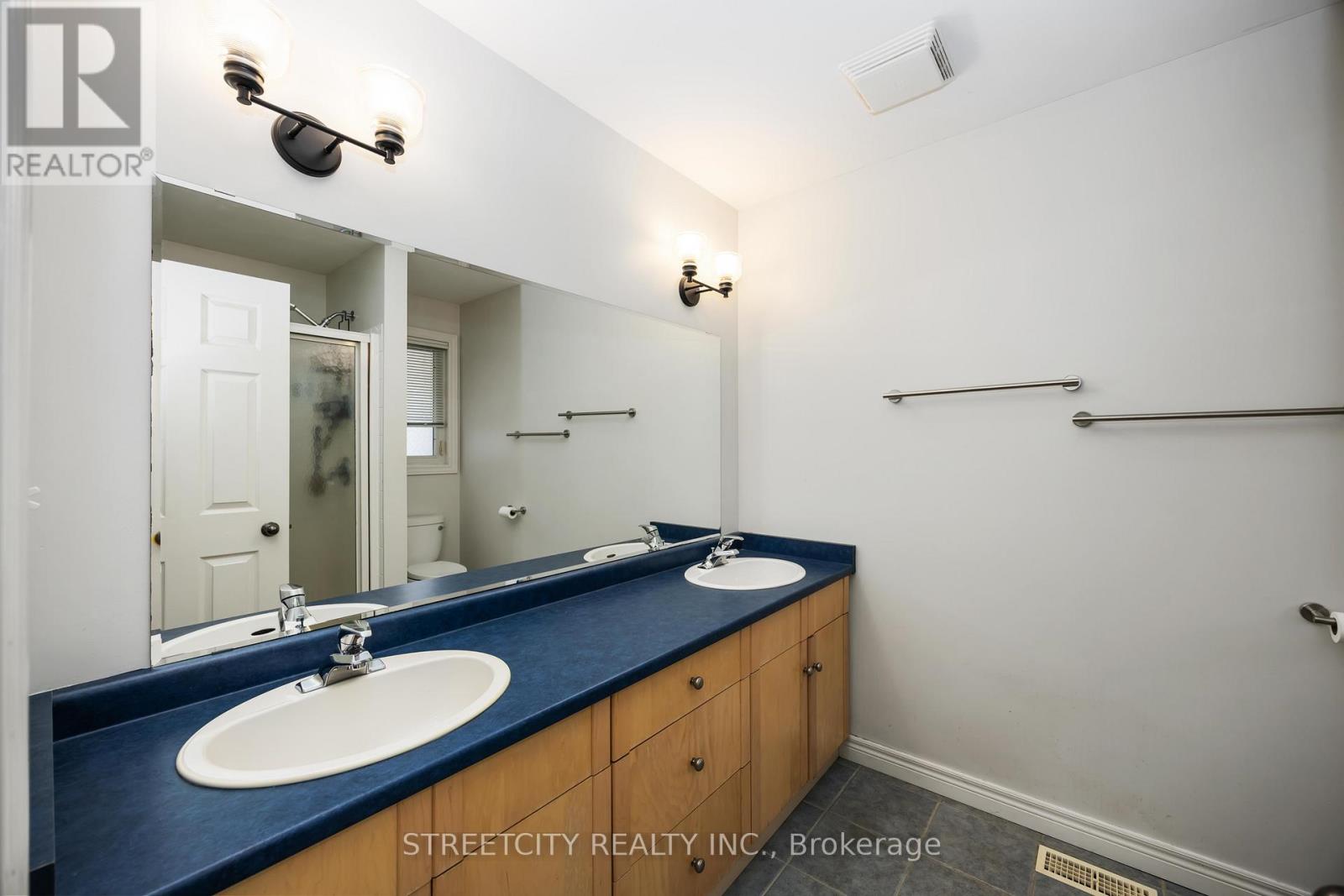 727 Norman Street, Plympton-Wyoming, Ontario  N0N 1T0 - Photo 18 - X13155174