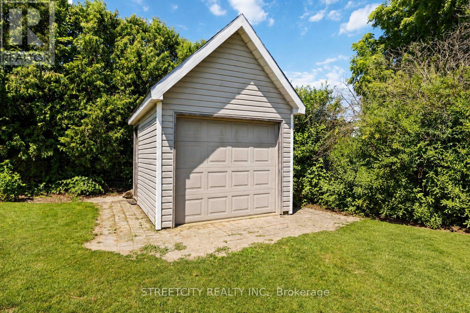 727 Norman Street, Plympton-Wyoming, Ontario  N0N 1T0 - Photo 27 - X13155174