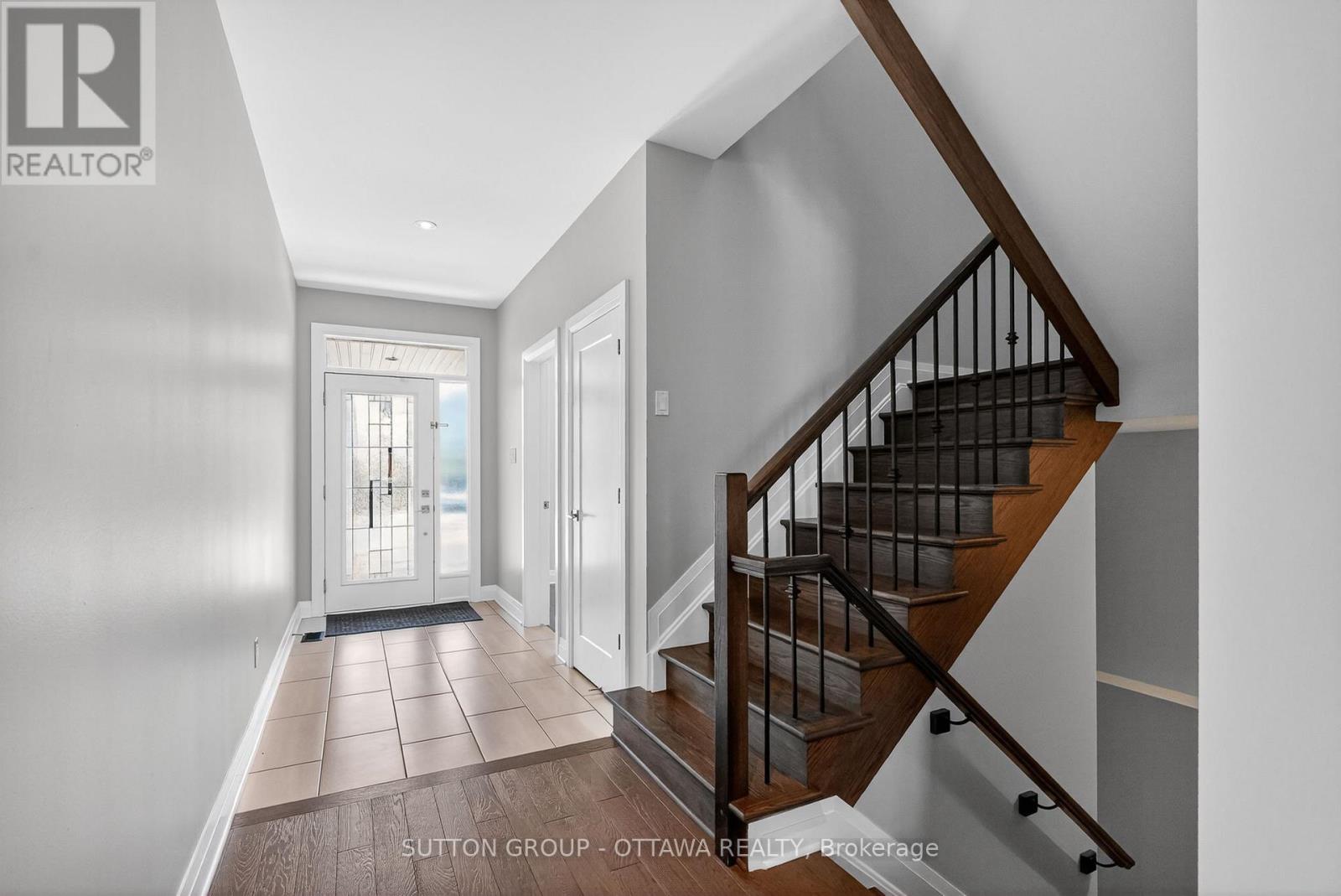 824 Contour Street, Ottawa, Ontario  K1W 1G2 - Photo 4 - X13155344