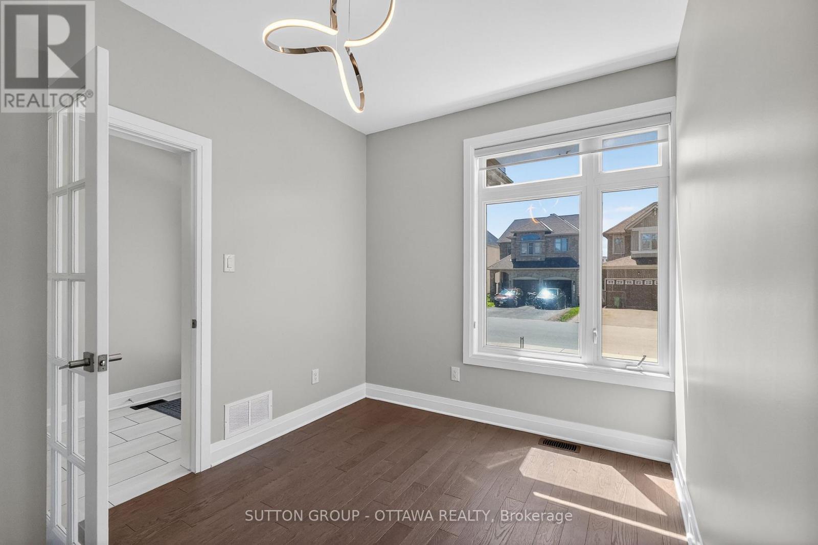 824 Contour Street, Ottawa, Ontario  K1W 1G2 - Photo 5 - X13155344